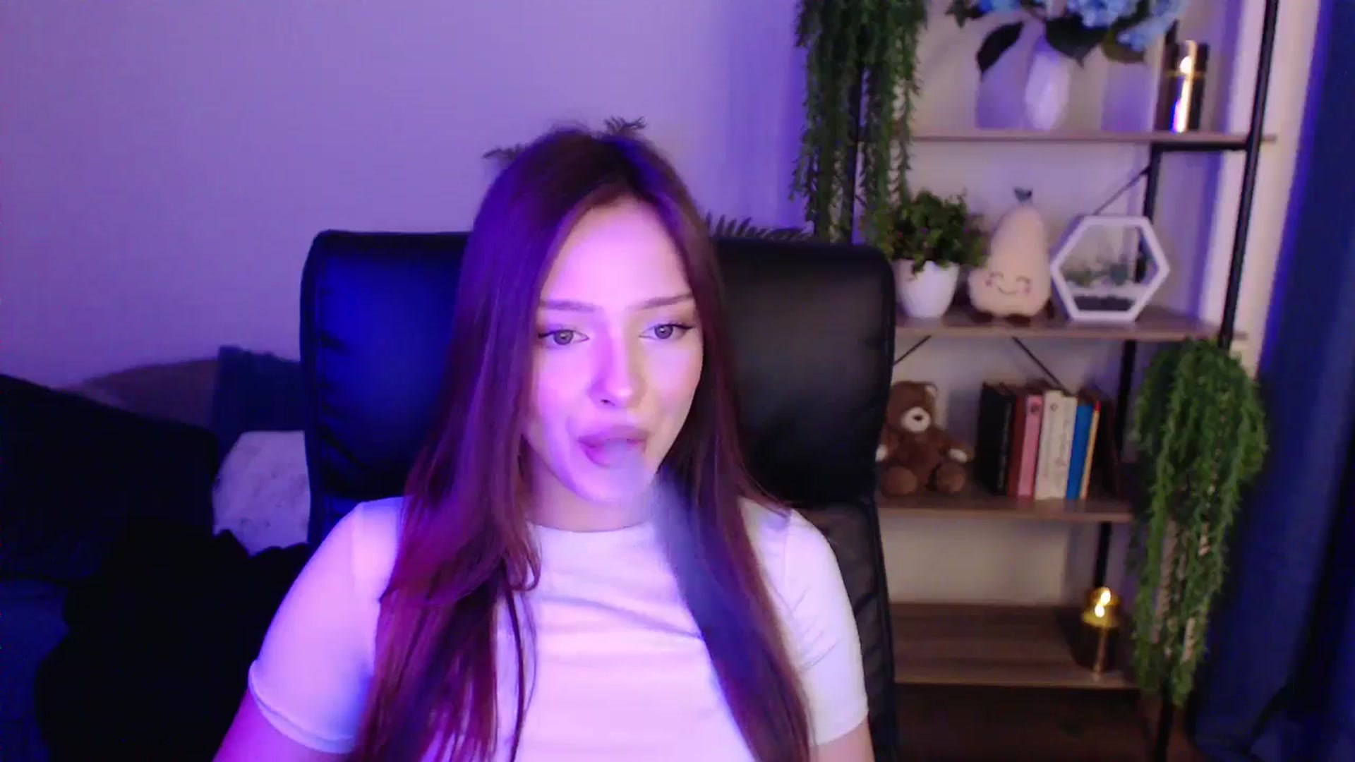 Gallery image thumbnail from KateManelli's myfreecams stream on, 01/19/2025, 14:22 image 16 of 20