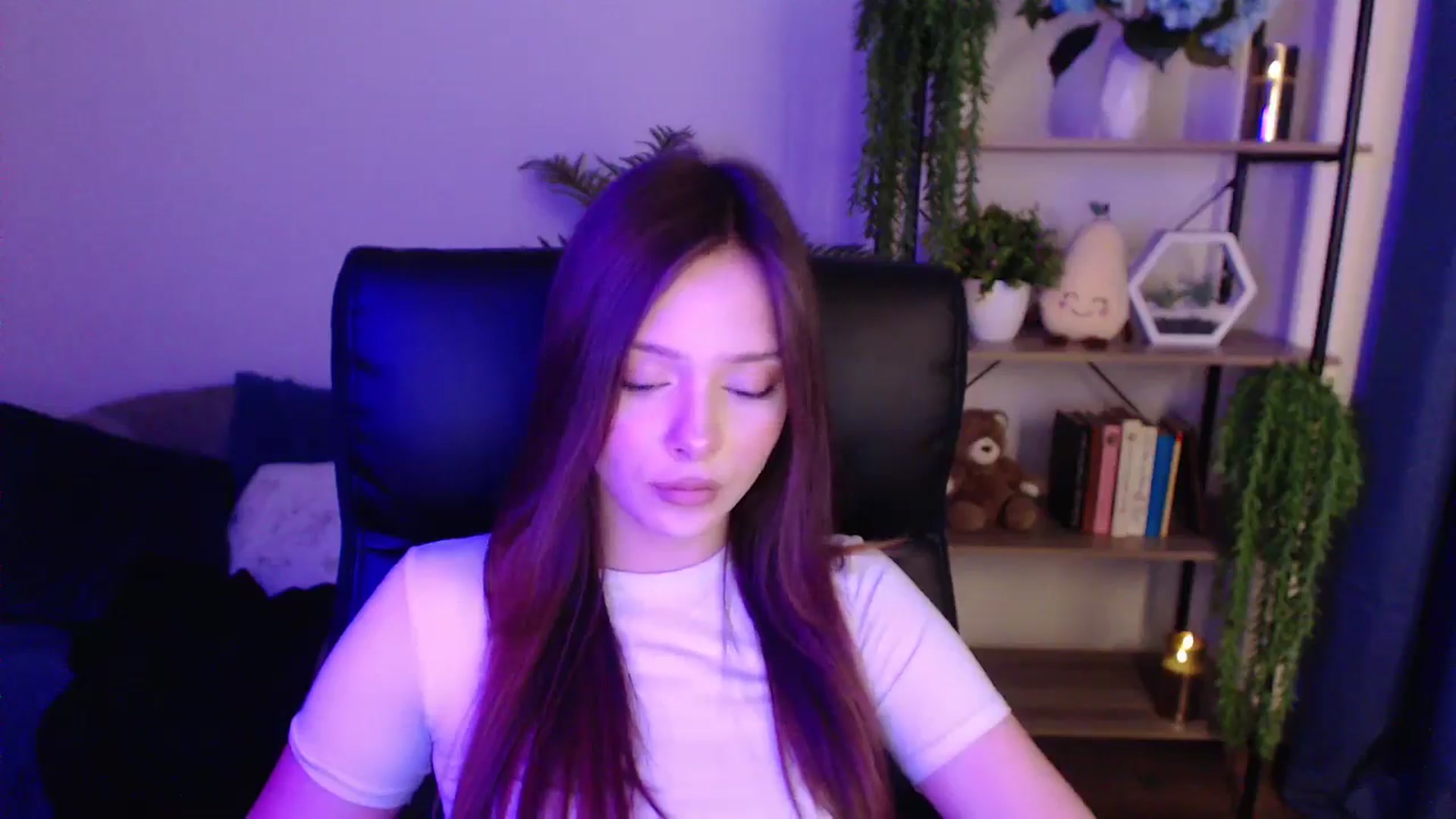 Gallery image thumbnail from KateManelli's myfreecams stream on, 01/19/2025, 14:46 image 4 of 20