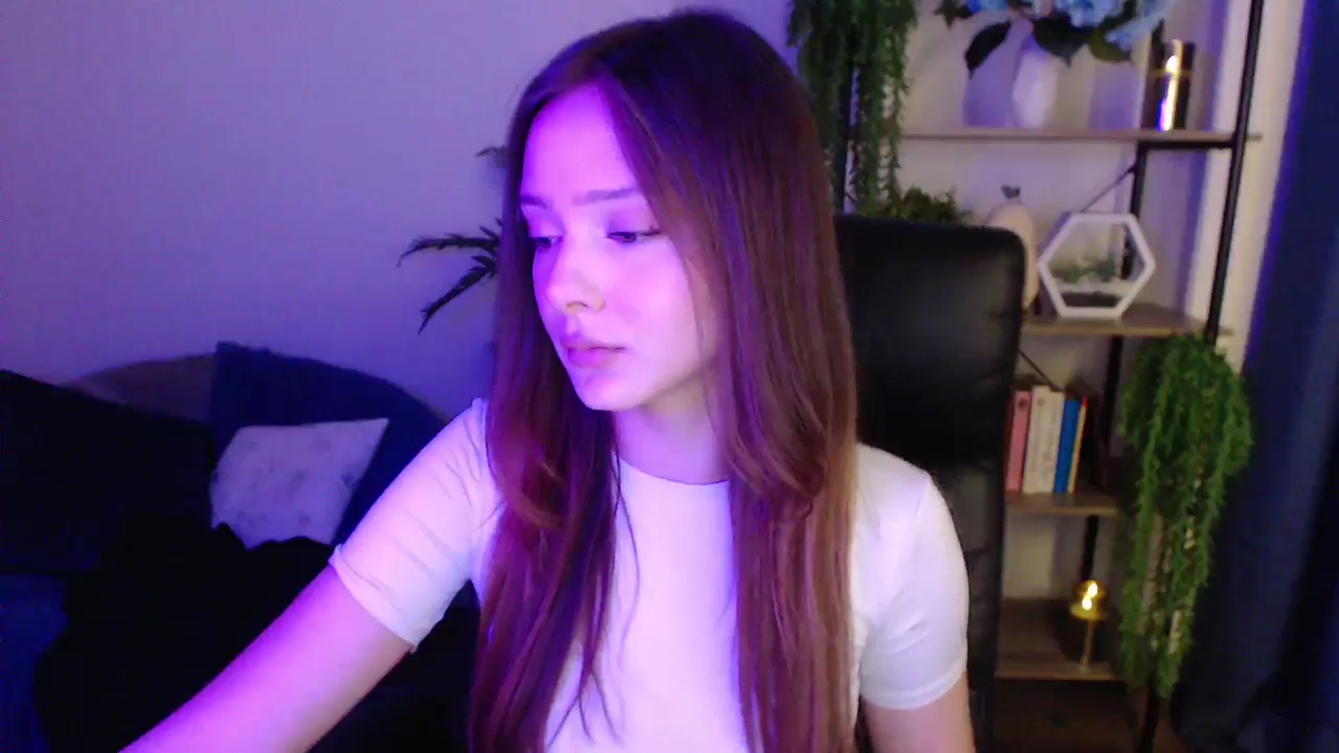 Gallery image thumbnail from KateManelli's myfreecams stream on, 01/19/2025, 14:46 image 16 of 20