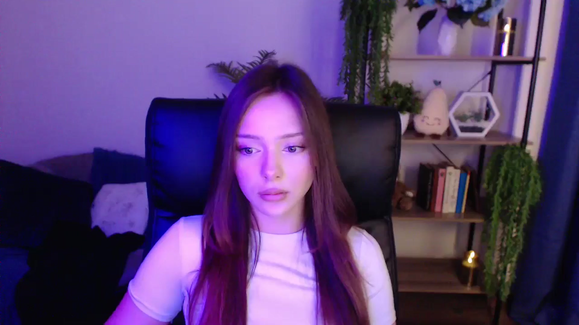 Gallery image thumbnail from KateManelli's myfreecams stream on, 01/19/2025, 14:46 image 9 of 20