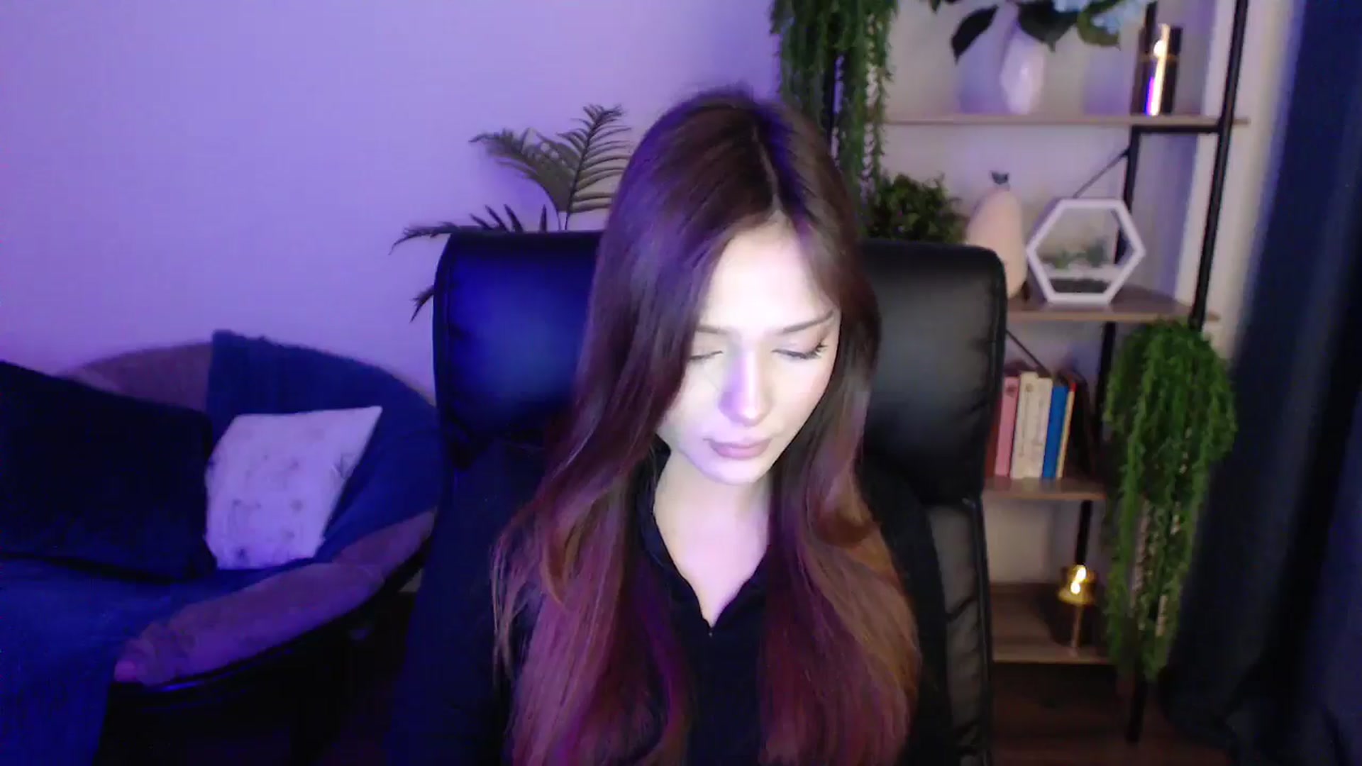 Gallery image thumbnail from KateManelli's myfreecams stream on, 01/20/2025, 10:56 image 12 of 20