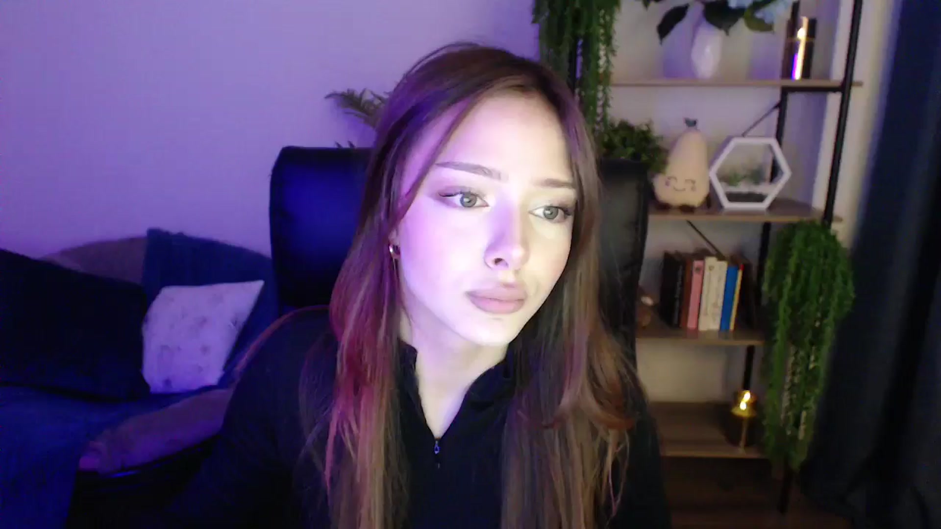 Gallery image thumbnail from KateManelli's myfreecams stream on, 01/20/2025, 12:01 image 4 of 20