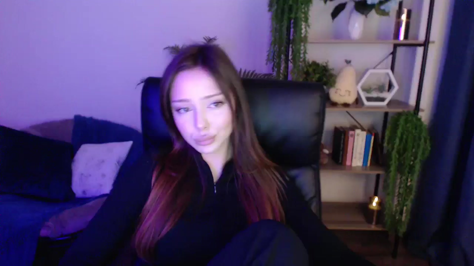 Gallery image thumbnail from KateManelli's myfreecams stream on, 01/20/2025, 12:01 image 16 of 20