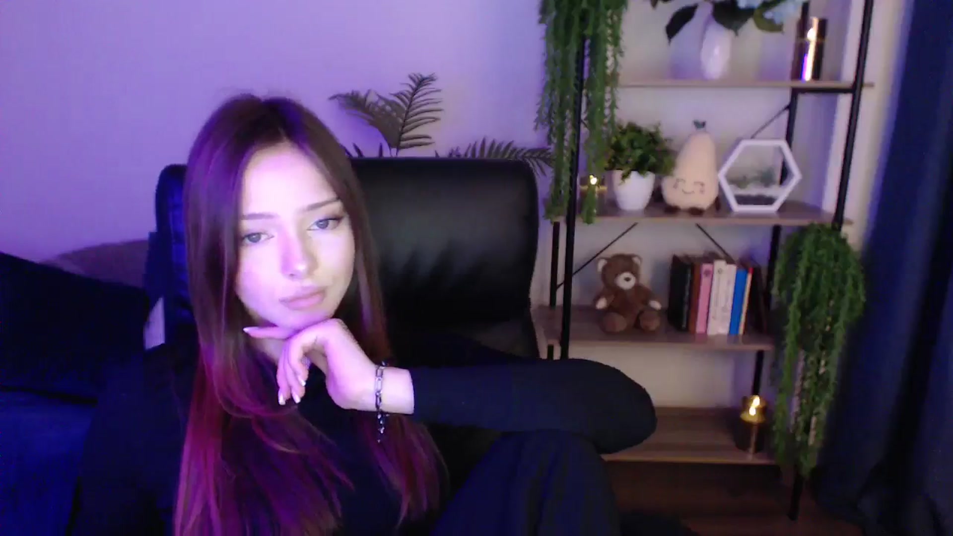 Gallery image thumbnail from KateManelli's myfreecams stream on, 01/20/2025, 12:01 image 19 of 20