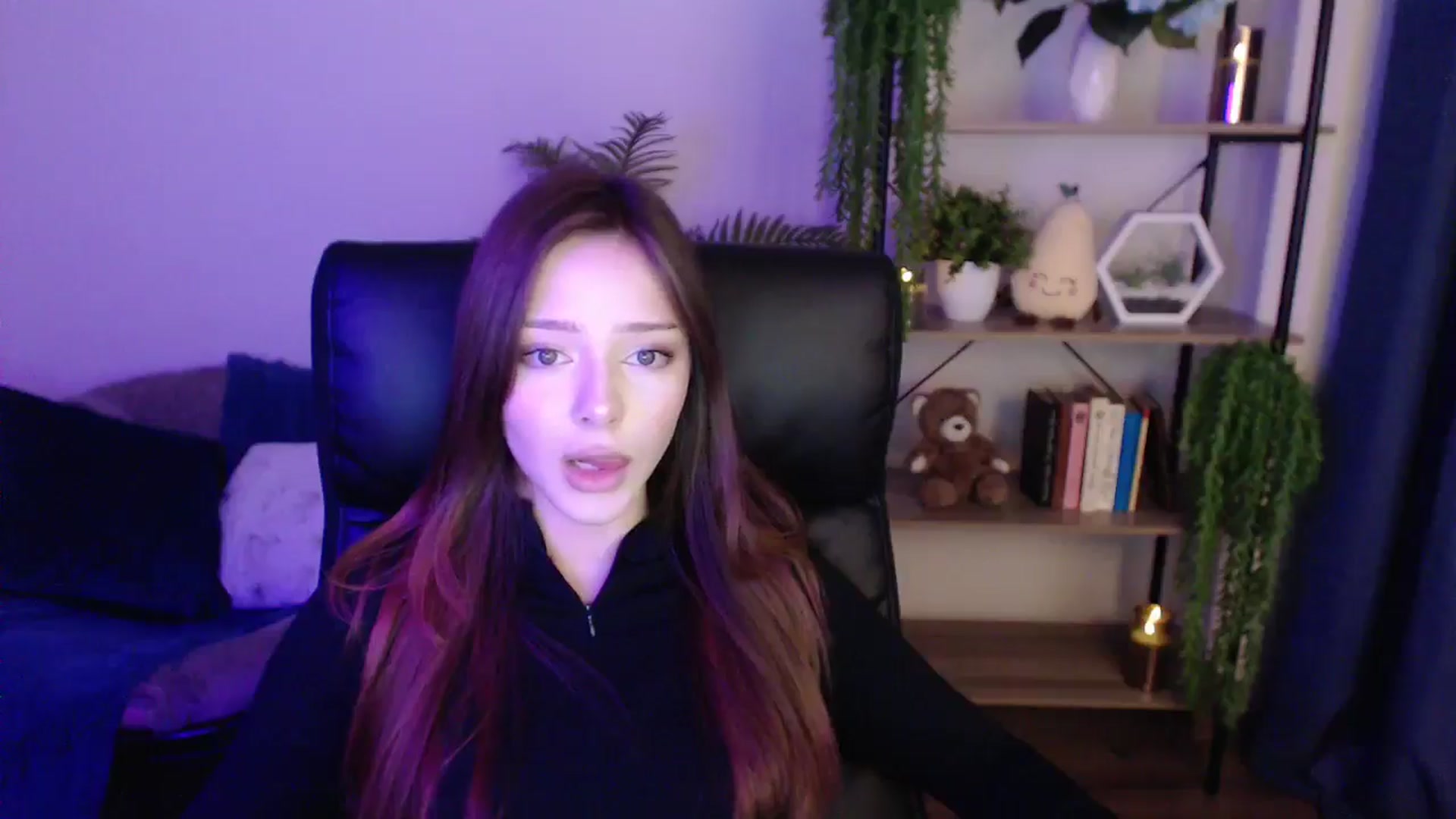 Gallery image thumbnail from KateManelli's myfreecams stream on, 01/20/2025, 12:01 image 14 of 20