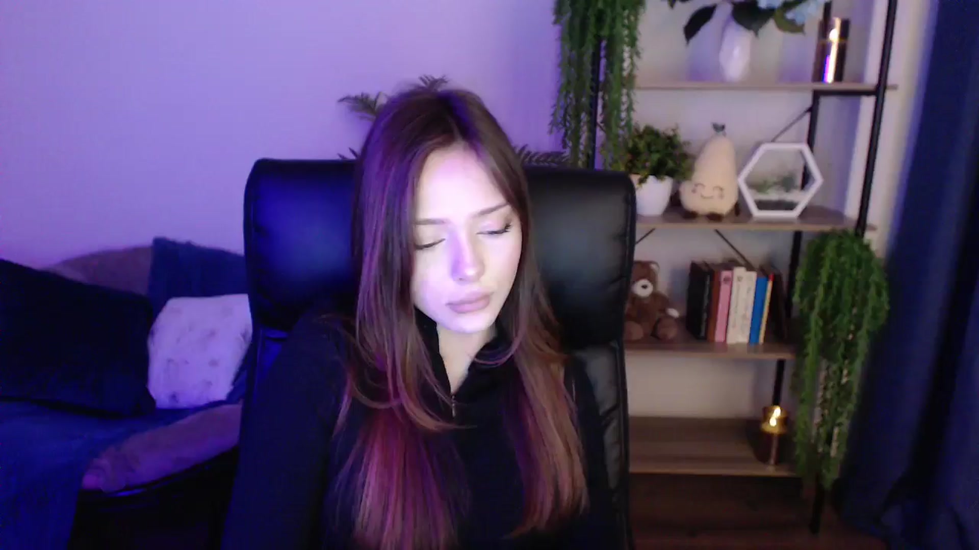 Gallery image thumbnail from KateManelli's myfreecams stream on, 01/20/2025, 12:01 image 12 of 20