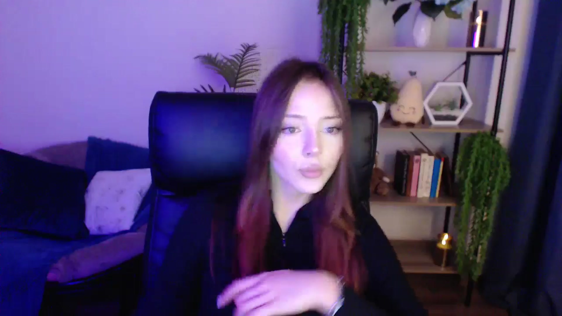 Gallery image thumbnail from KateManelli's myfreecams stream on, 01/20/2025, 12:01 image 7 of 20