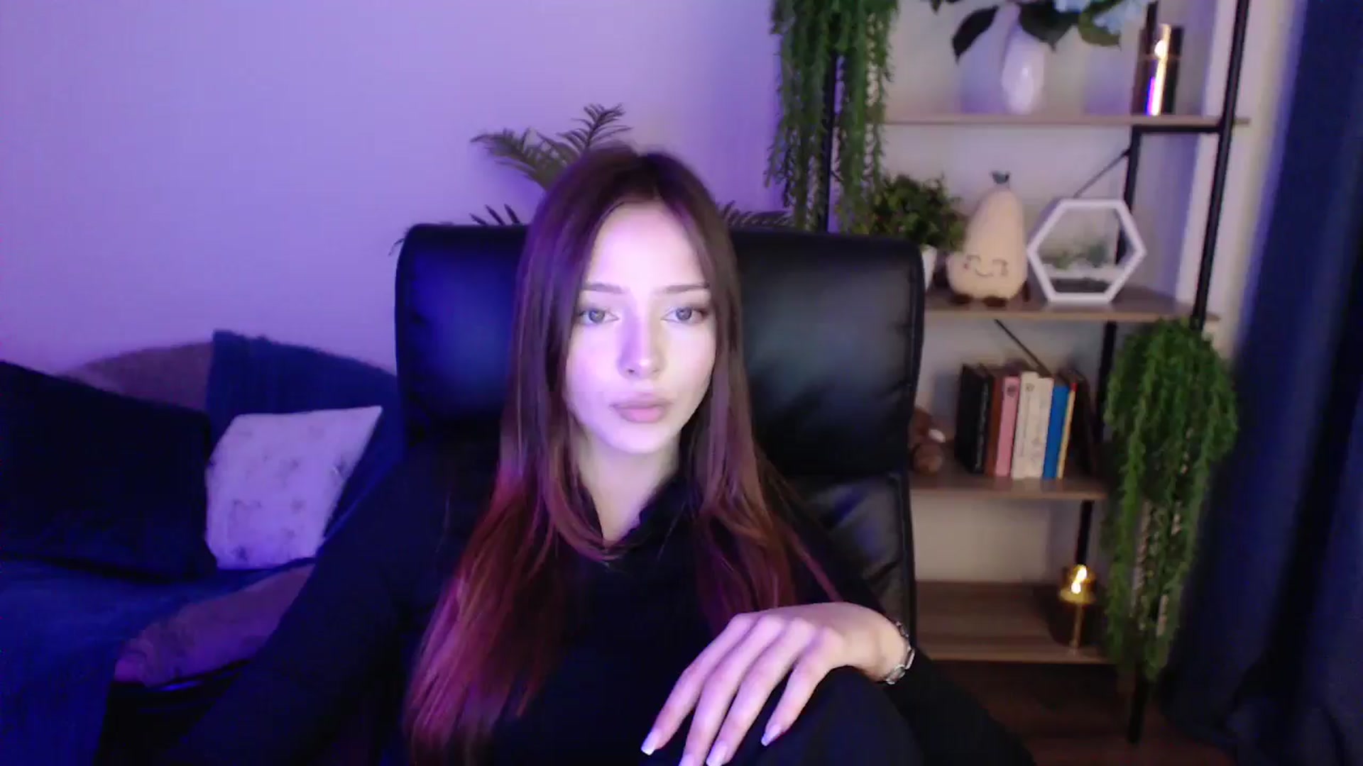 Gallery image thumbnail from KateManelli's myfreecams stream on, 01/20/2025, 12:01 image 17 of 20