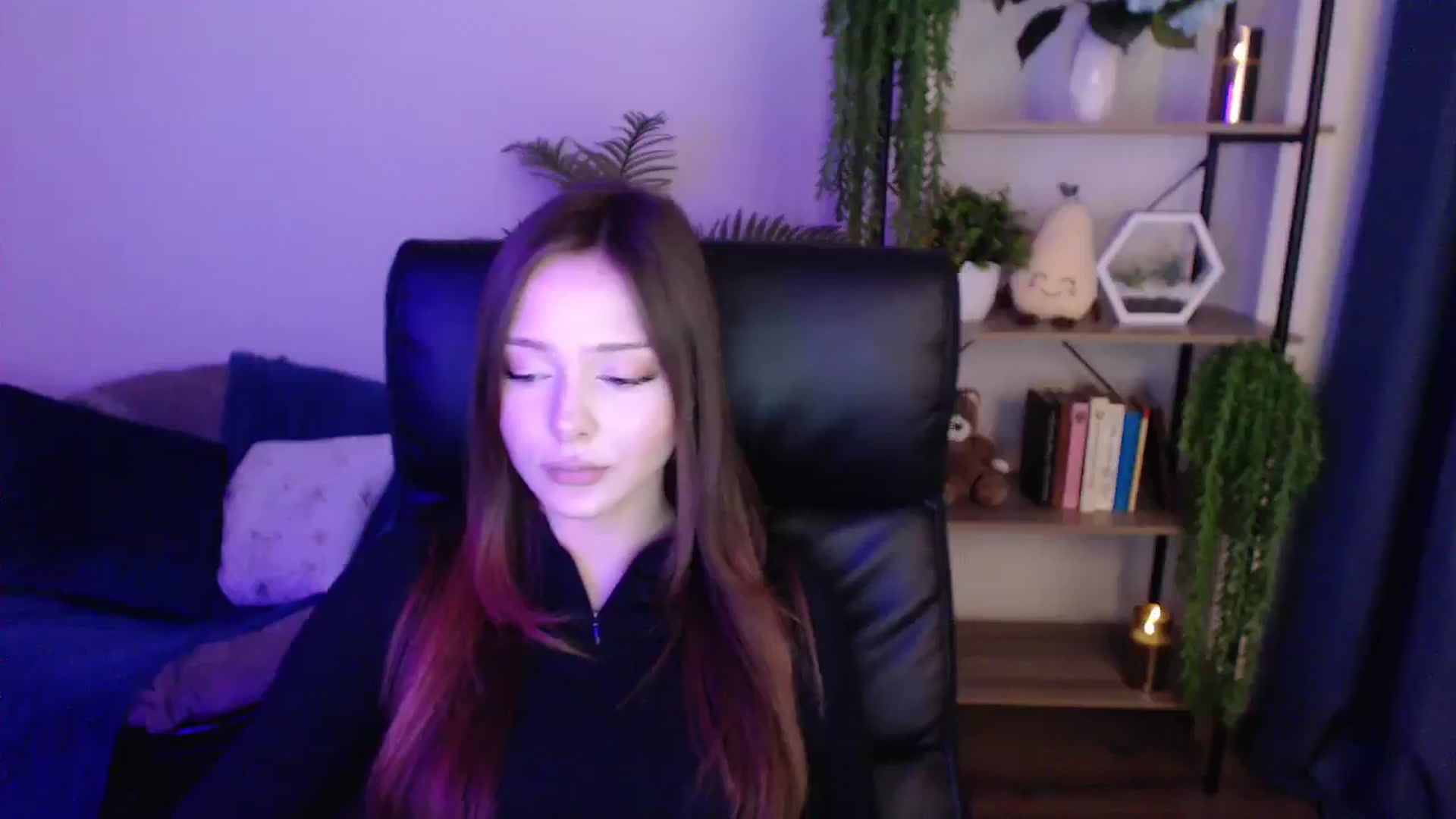 Gallery image thumbnail from KateManelli's myfreecams stream on, 01/20/2025, 13:06 image 2 of 20