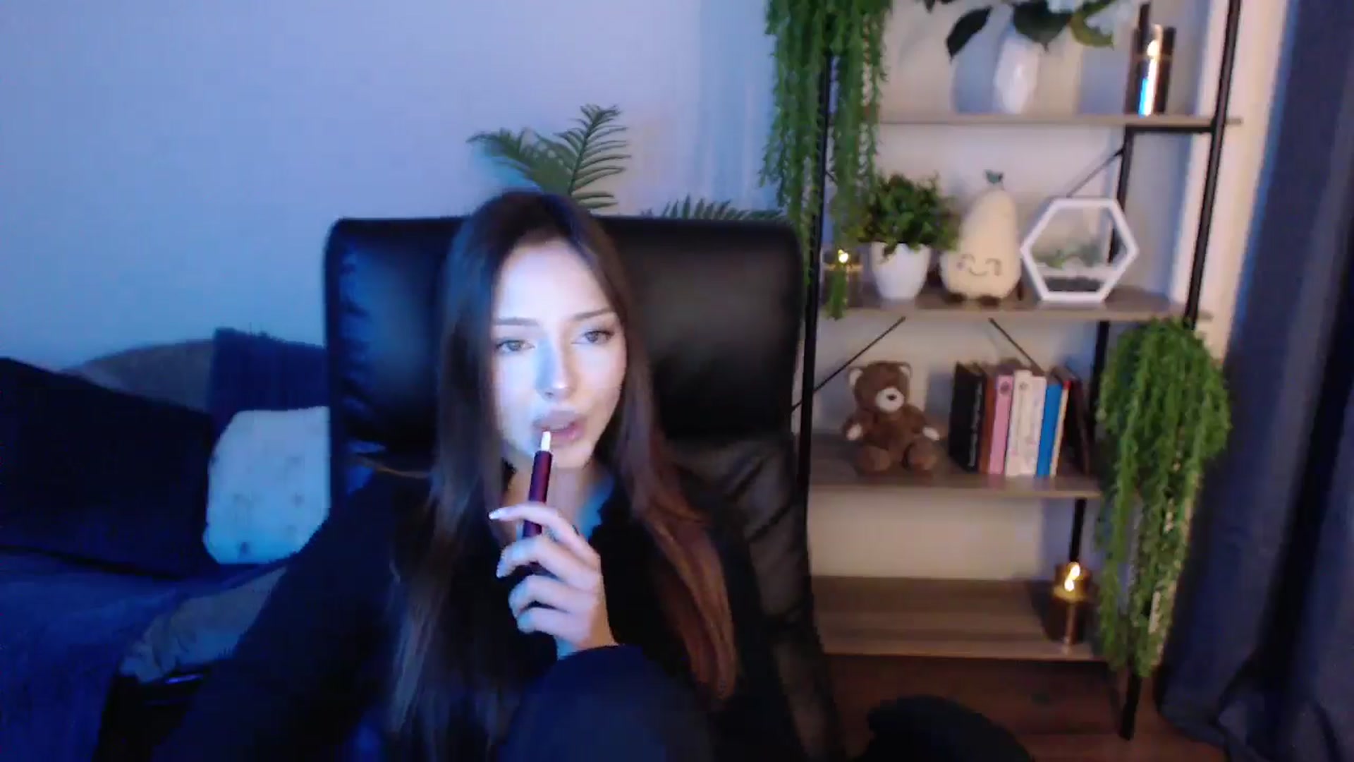 Gallery image thumbnail from KateManelli's myfreecams stream on, 01/20/2025, 13:06 image 10 of 20