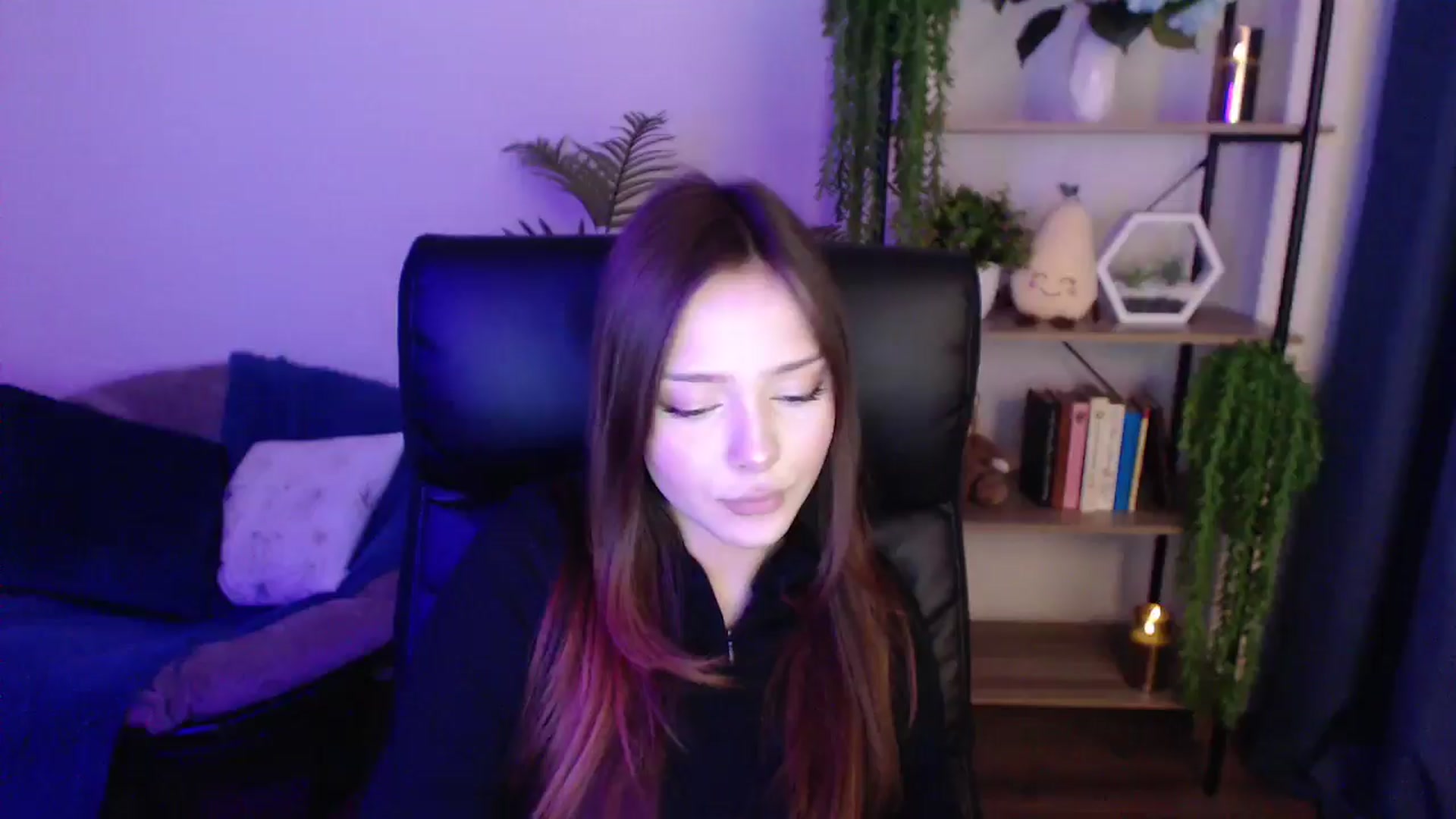 Gallery image thumbnail from KateManelli's myfreecams stream on, 01/20/2025, 13:06 image 1 of 20