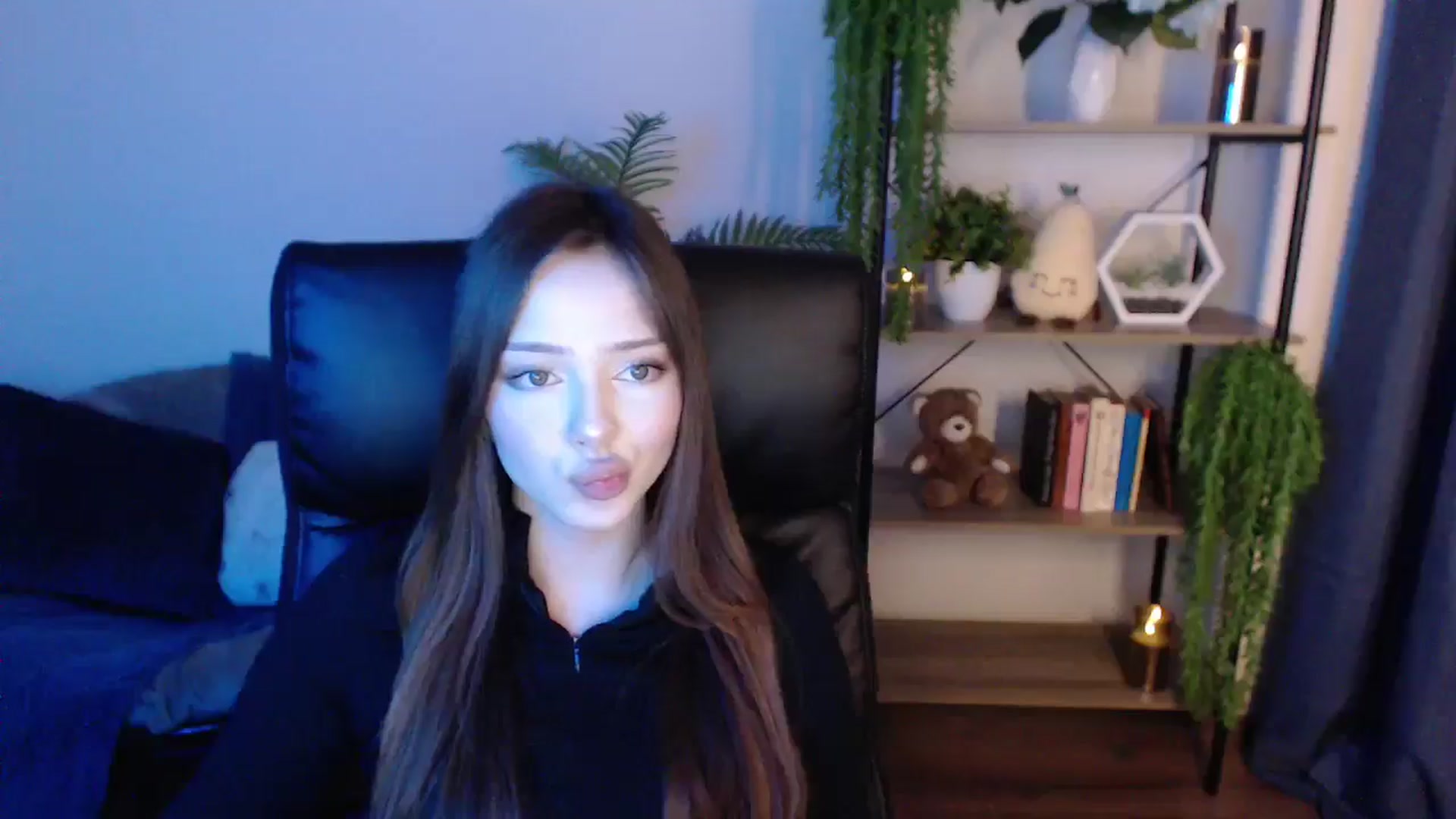Gallery image thumbnail from KateManelli's myfreecams stream on, 01/20/2025, 14:11 image 13 of 20