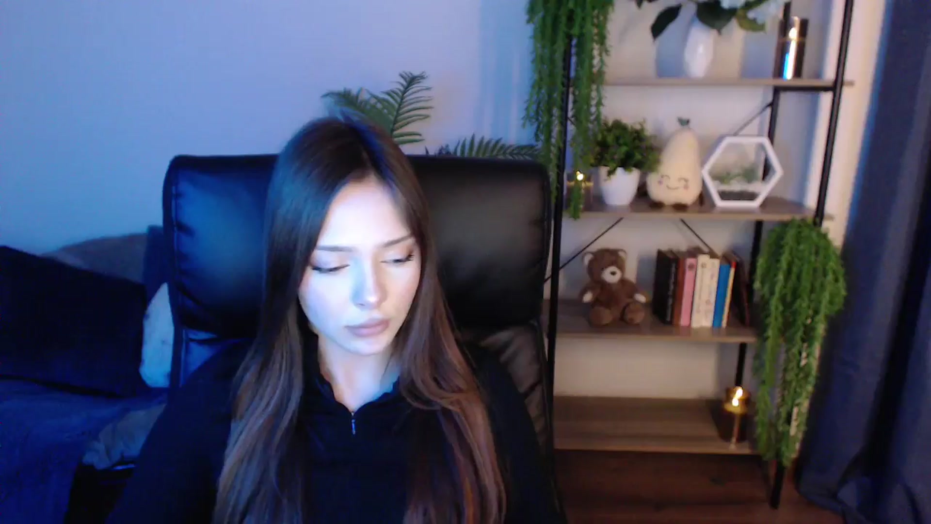 Gallery image thumbnail from KateManelli's myfreecams stream on, 01/20/2025, 14:11 image 15 of 20