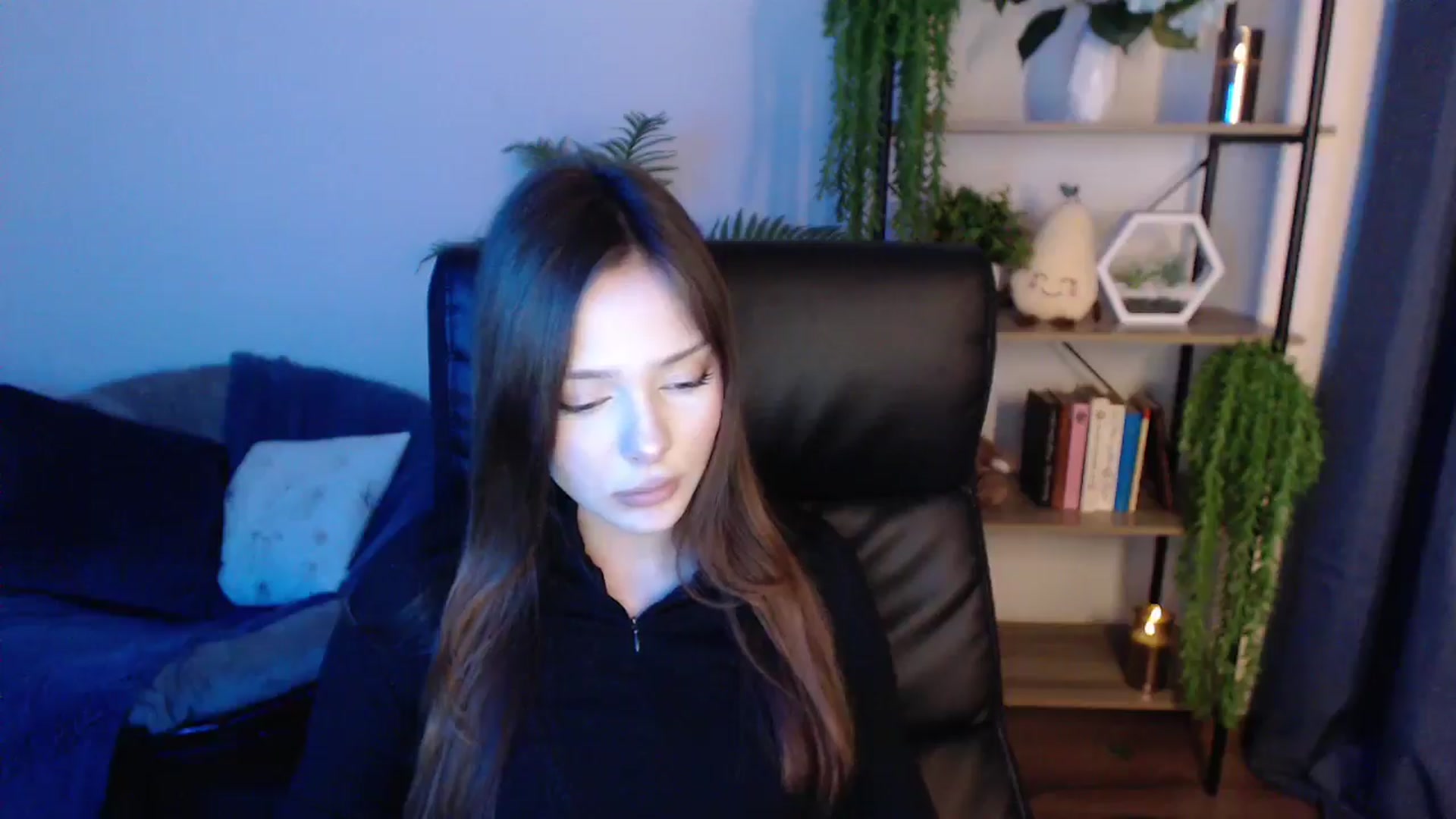 Gallery image thumbnail from KateManelli's myfreecams stream on, 01/20/2025, 14:11 image 10 of 20