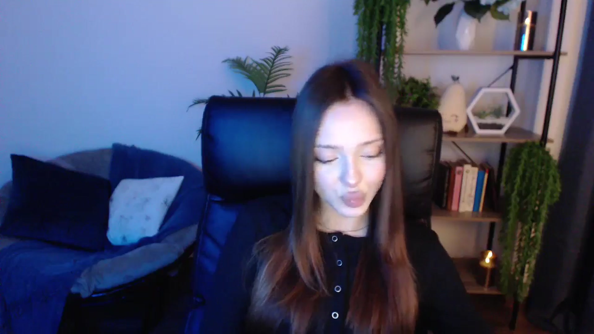 Gallery image thumbnail from KateManelli's myfreecams stream on, 01/22/2025, 12:25 image 10 of 20