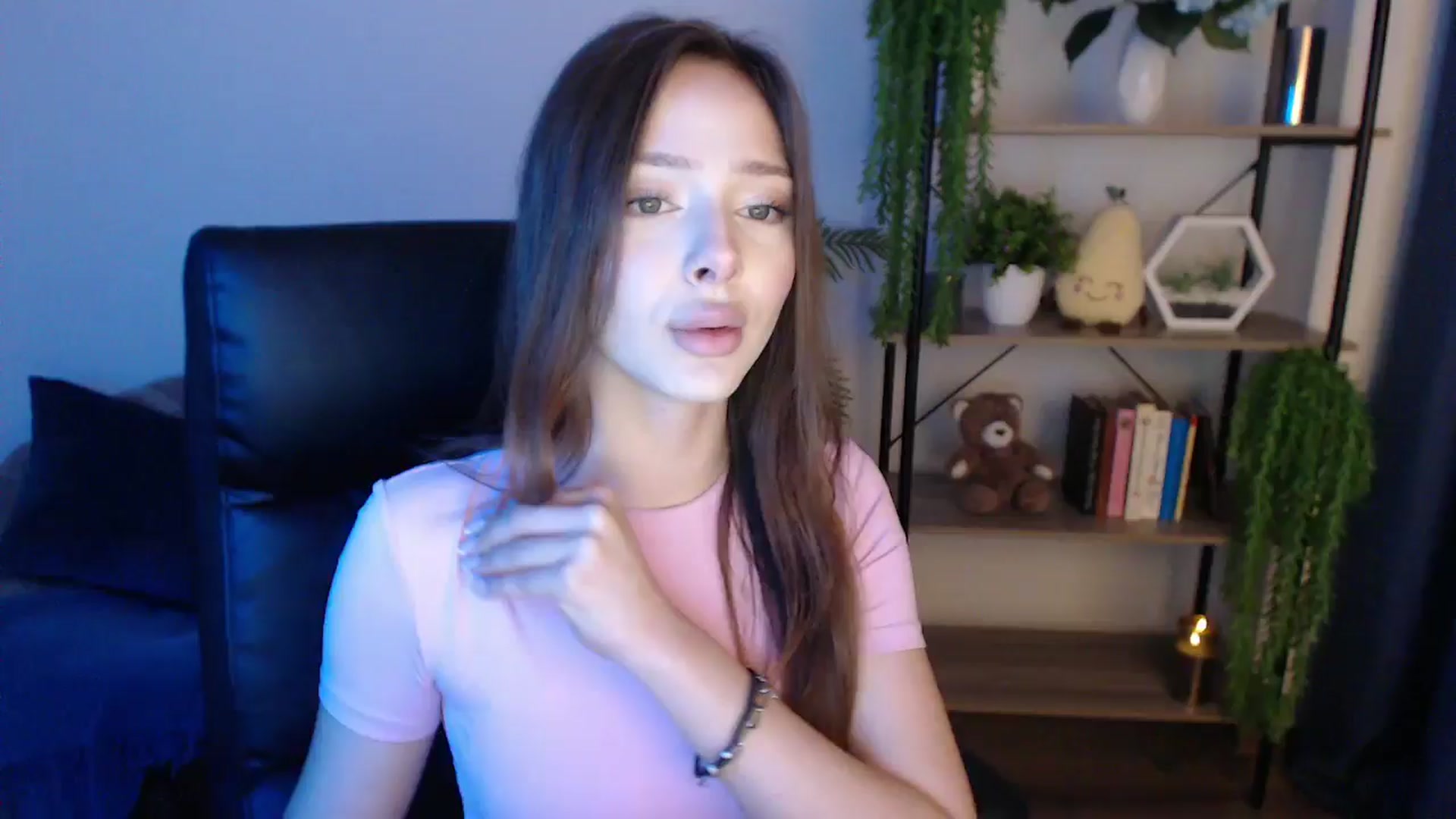 Gallery image thumbnail from KateManelli's myfreecams stream on, 01/24/2025, 10:16 image 13 of 20