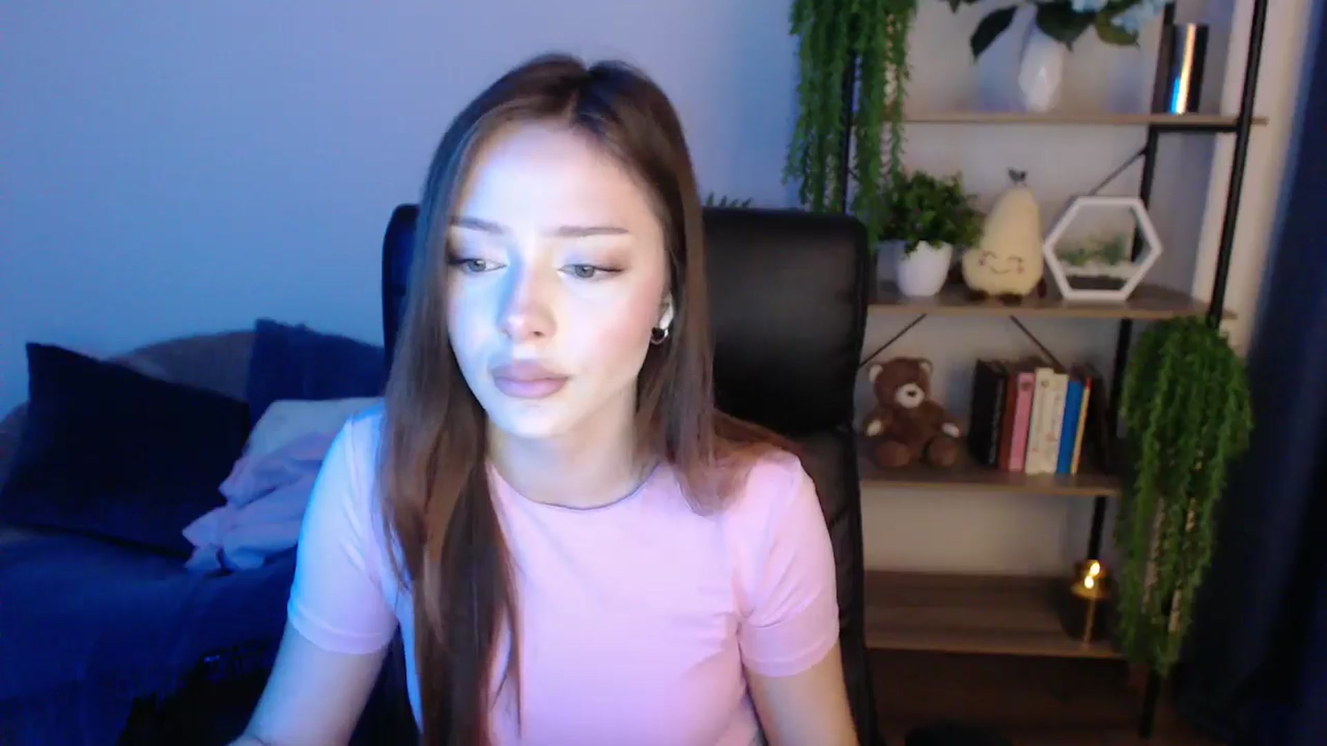 Gallery image thumbnail from KateManelli's myfreecams stream on, 01/24/2025, 10:50 image 9 of 20