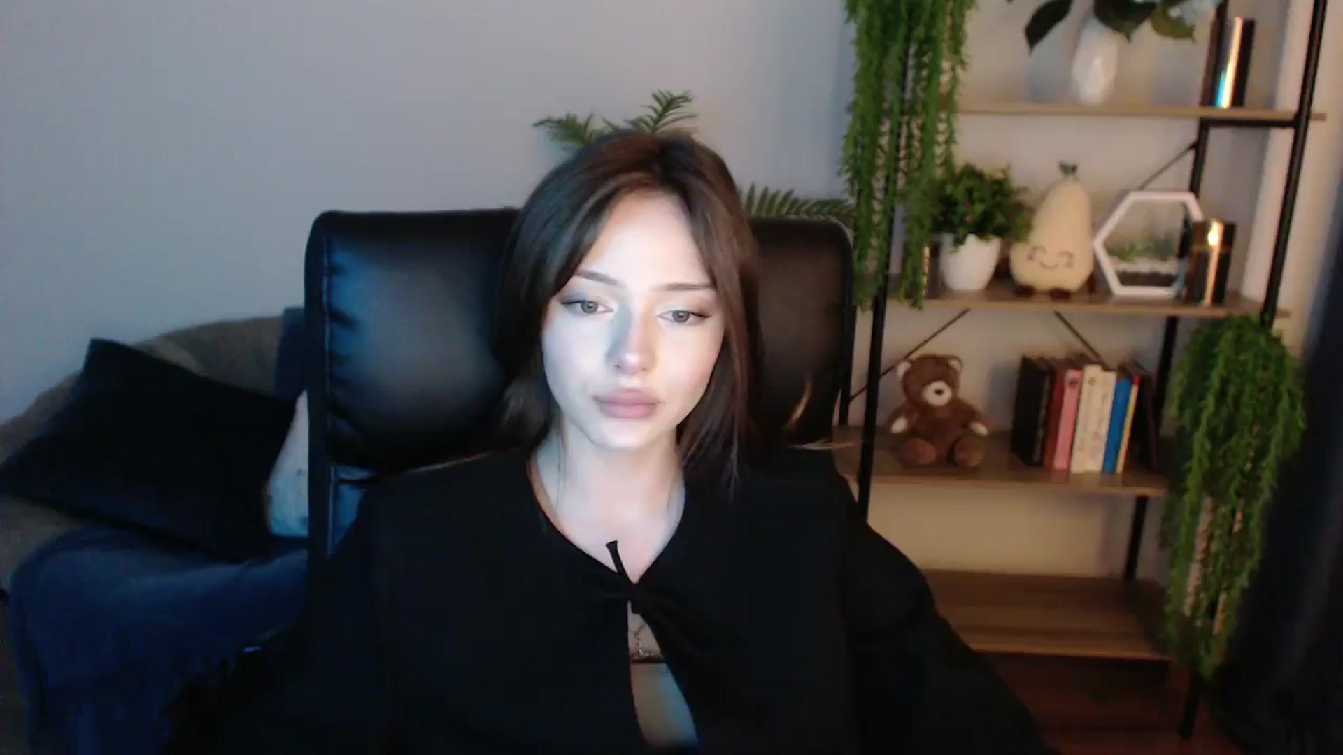 Gallery image thumbnail from KateManelli's myfreecams stream on, 02/01/2025, 10:53 image 18 of 20