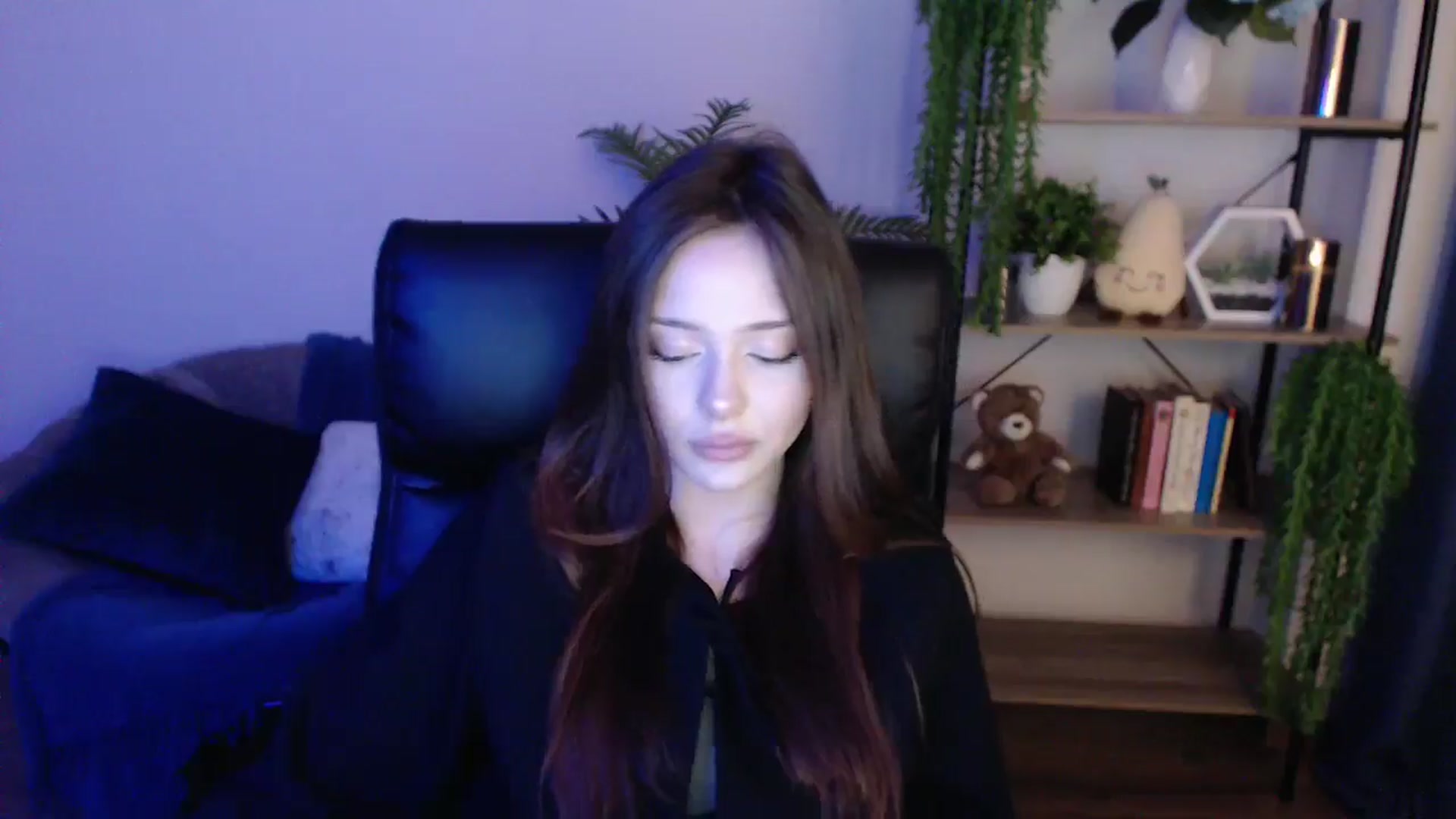 Gallery image thumbnail from KateManelli's myfreecams stream on, 02/01/2025, 10:53 image 13 of 20