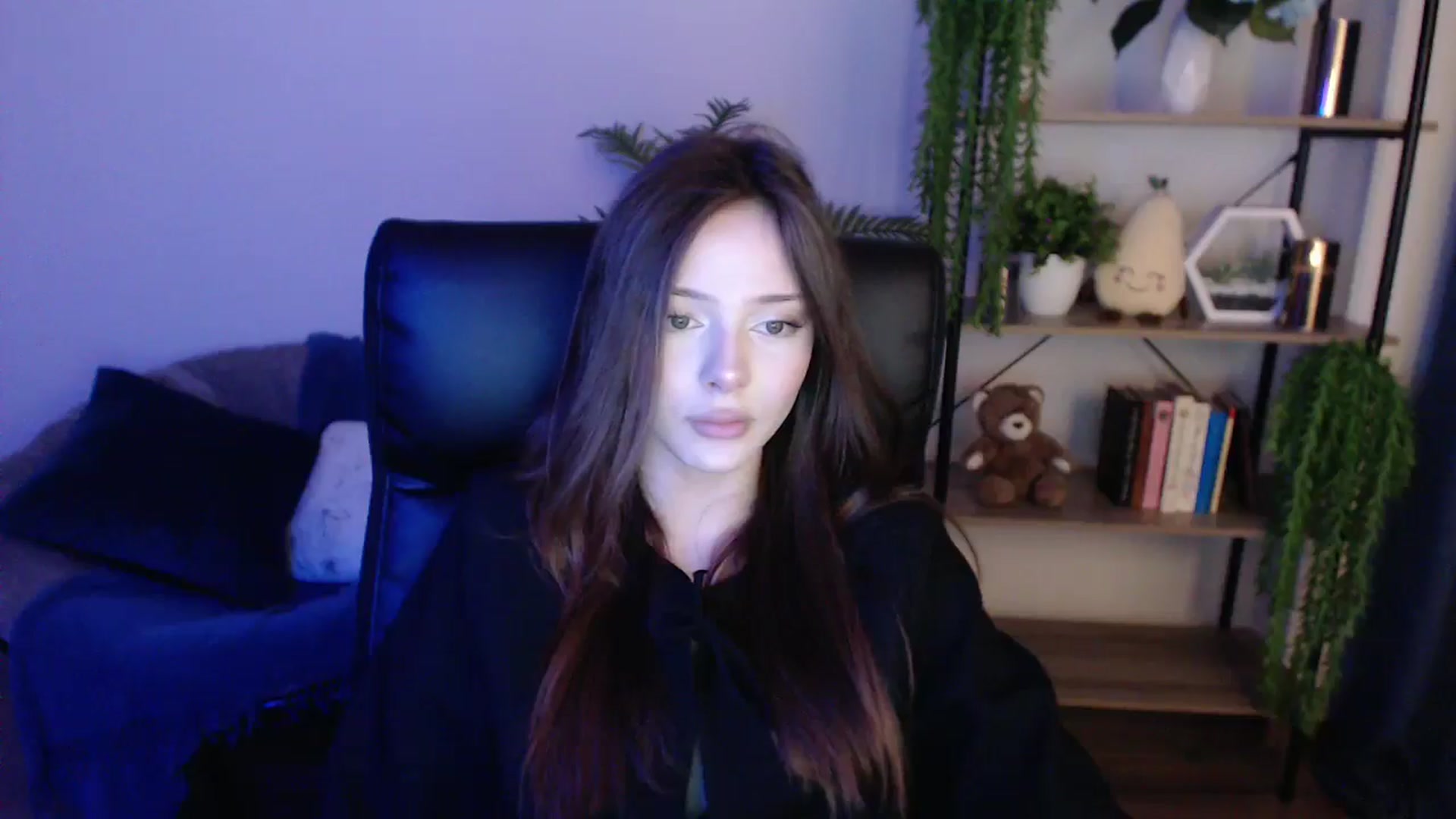 Gallery image thumbnail from KateManelli's myfreecams stream on, 02/01/2025, 10:53 image 12 of 20