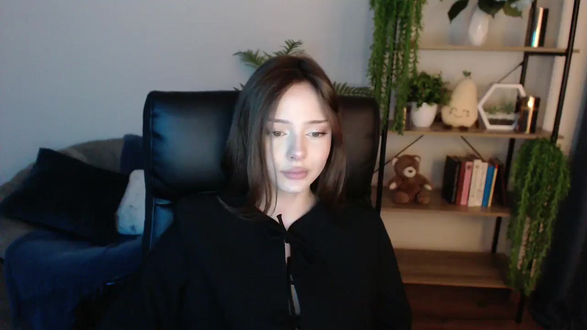 Gallery image thumbnail from KateManelli's myfreecams stream on, 02/01/2025, 10:53 image 16 of 20