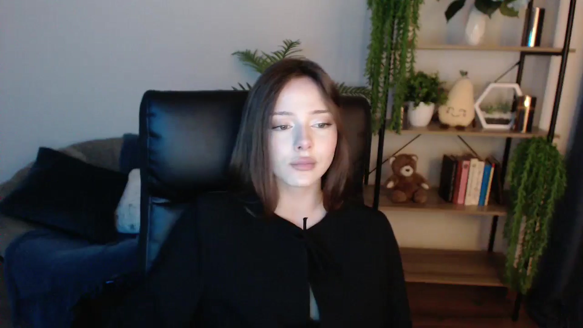 Gallery image thumbnail from KateManelli's myfreecams stream on, 02/01/2025, 10:53 image 17 of 20