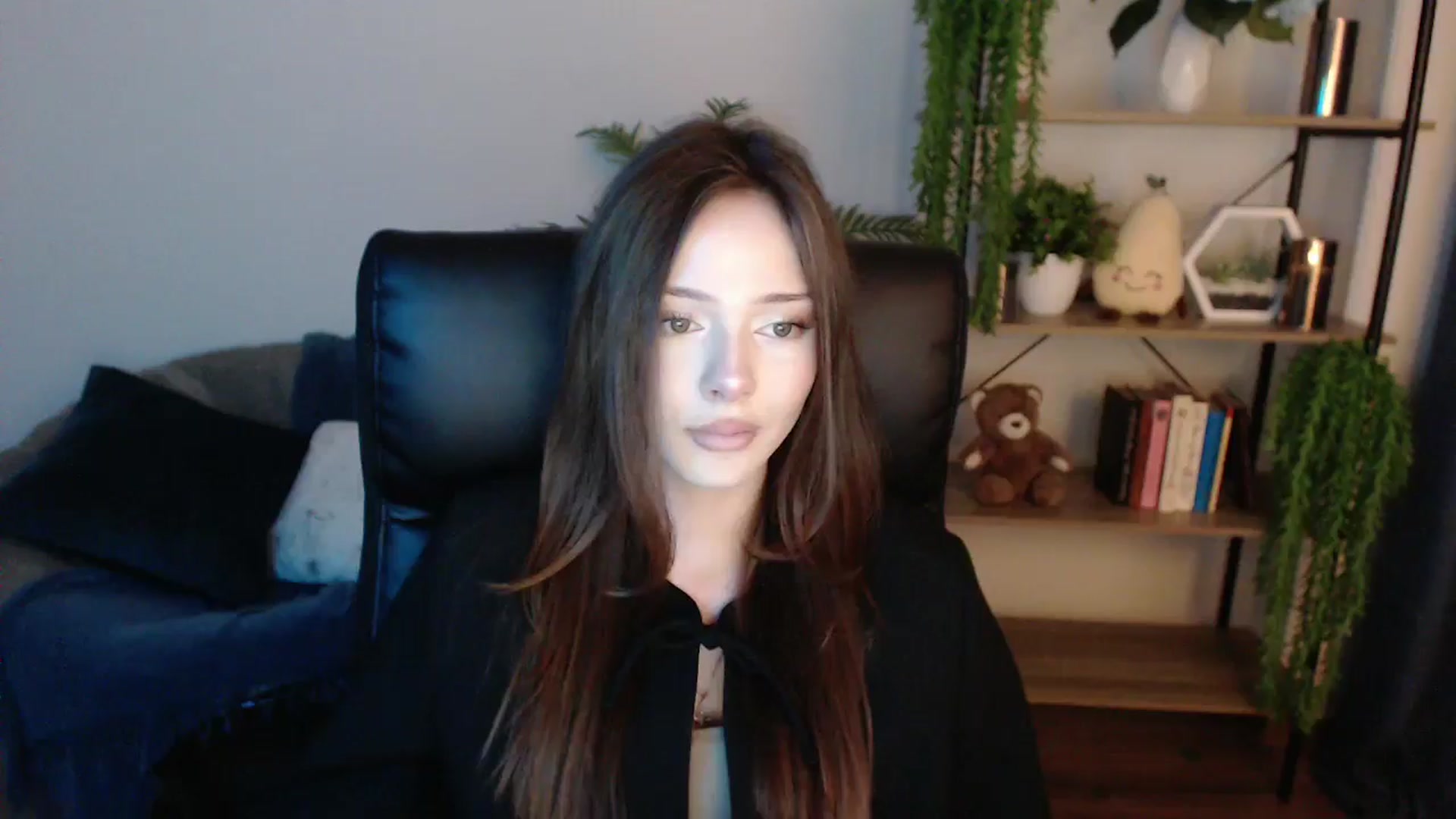 Gallery image thumbnail from KateManelli's myfreecams stream on, 02/01/2025, 12:30 image 16 of 20