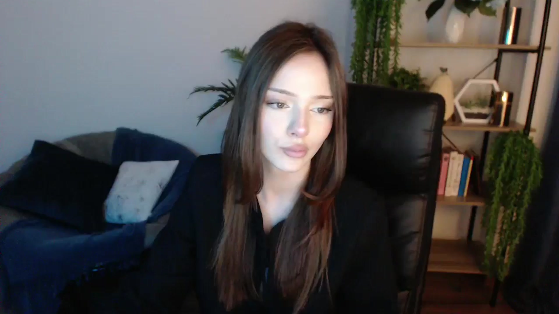 Gallery image thumbnail from KateManelli's myfreecams stream on, 02/01/2025, 13:18 image 8 of 20