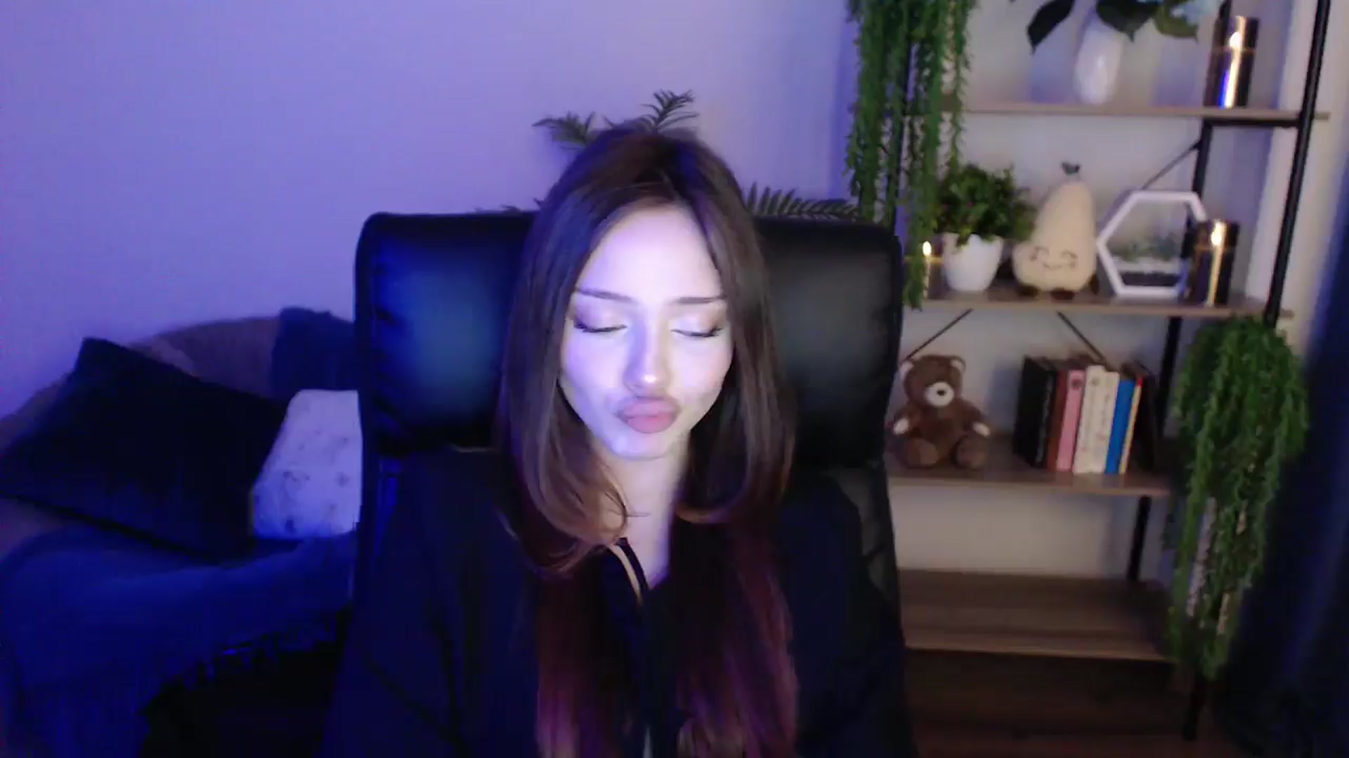 Gallery image thumbnail from KateManelli's myfreecams stream on, 02/01/2025, 13:39 image 14 of 20