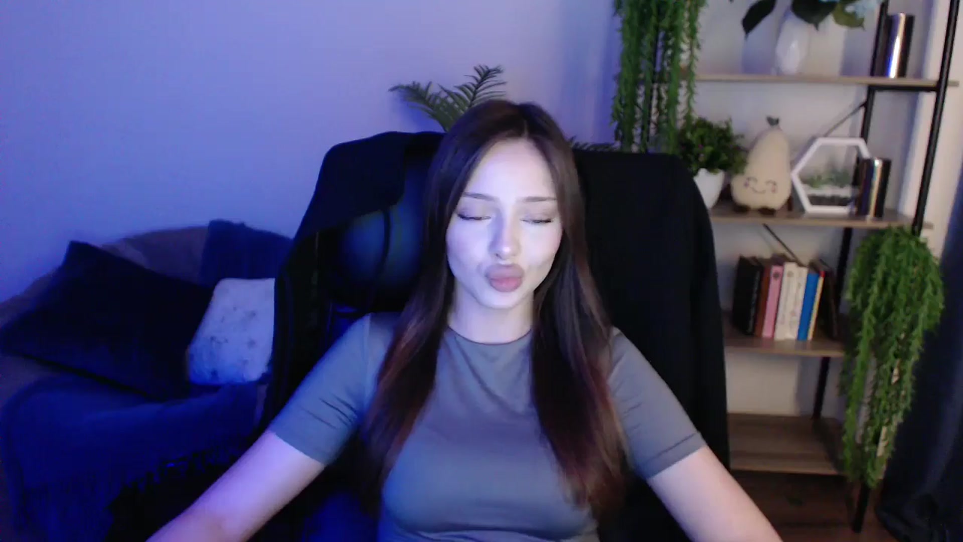 Gallery image thumbnail from KateManelli's myfreecams stream on, 02/04/2025, 11:32 image 10 of 20