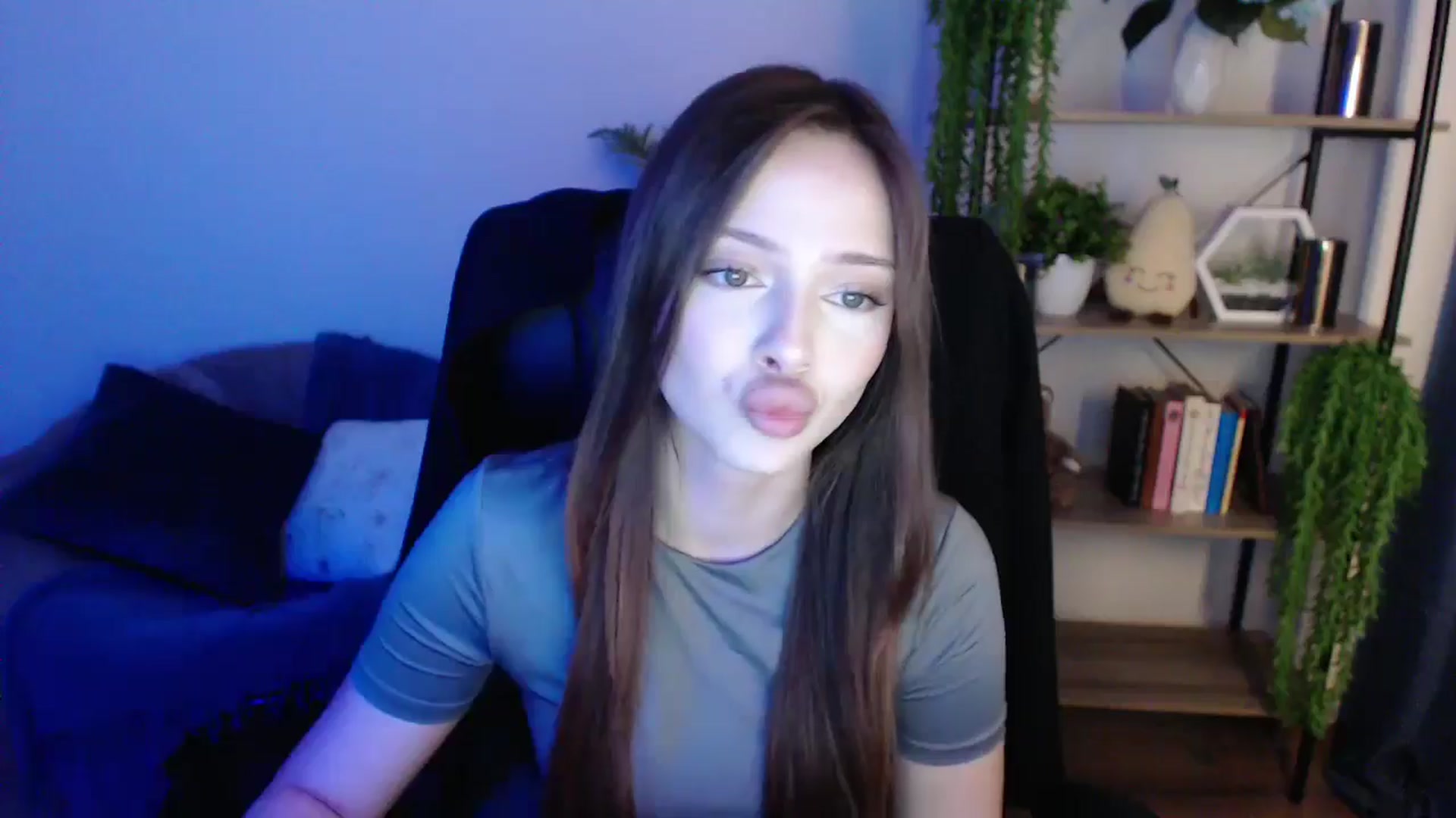 Gallery image thumbnail from KateManelli's myfreecams stream on, 02/04/2025, 11:32 image 16 of 20