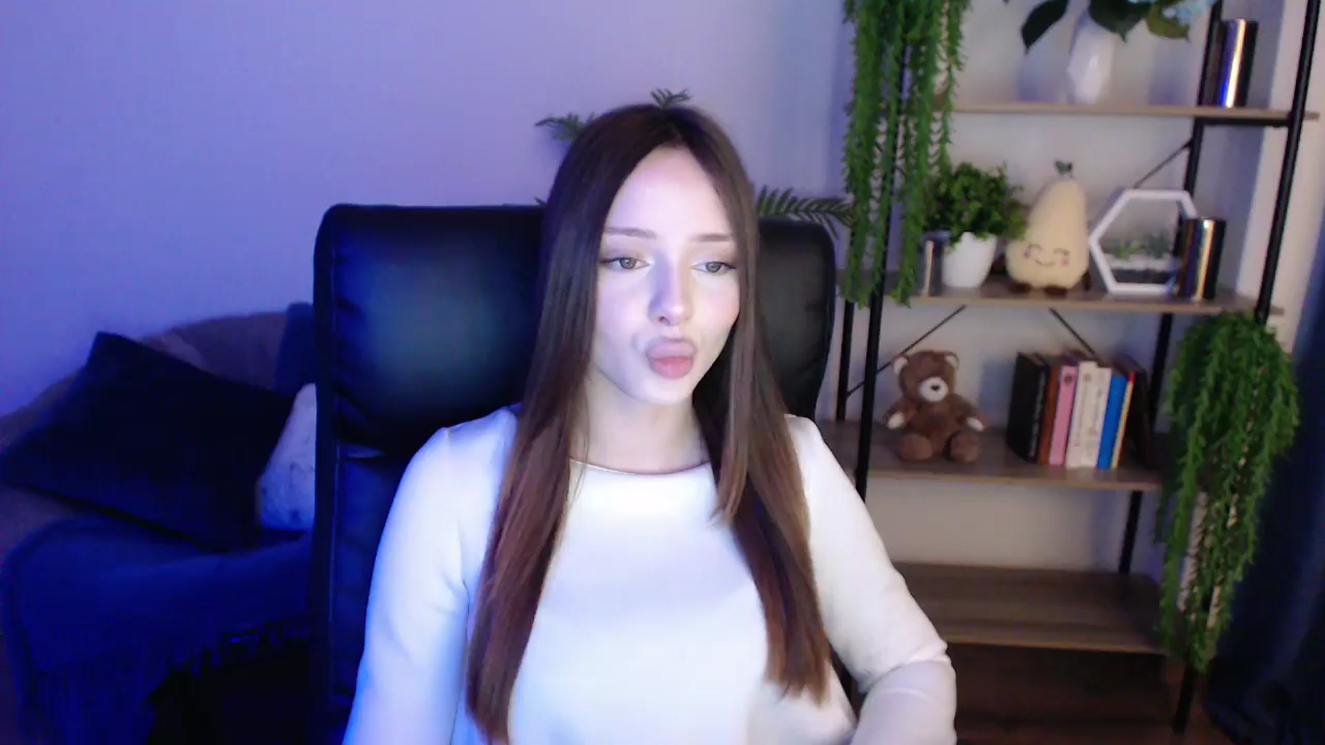 Gallery image thumbnail from KateManelli's myfreecams stream on, 02/05/2025, 09:44 image 9 of 20