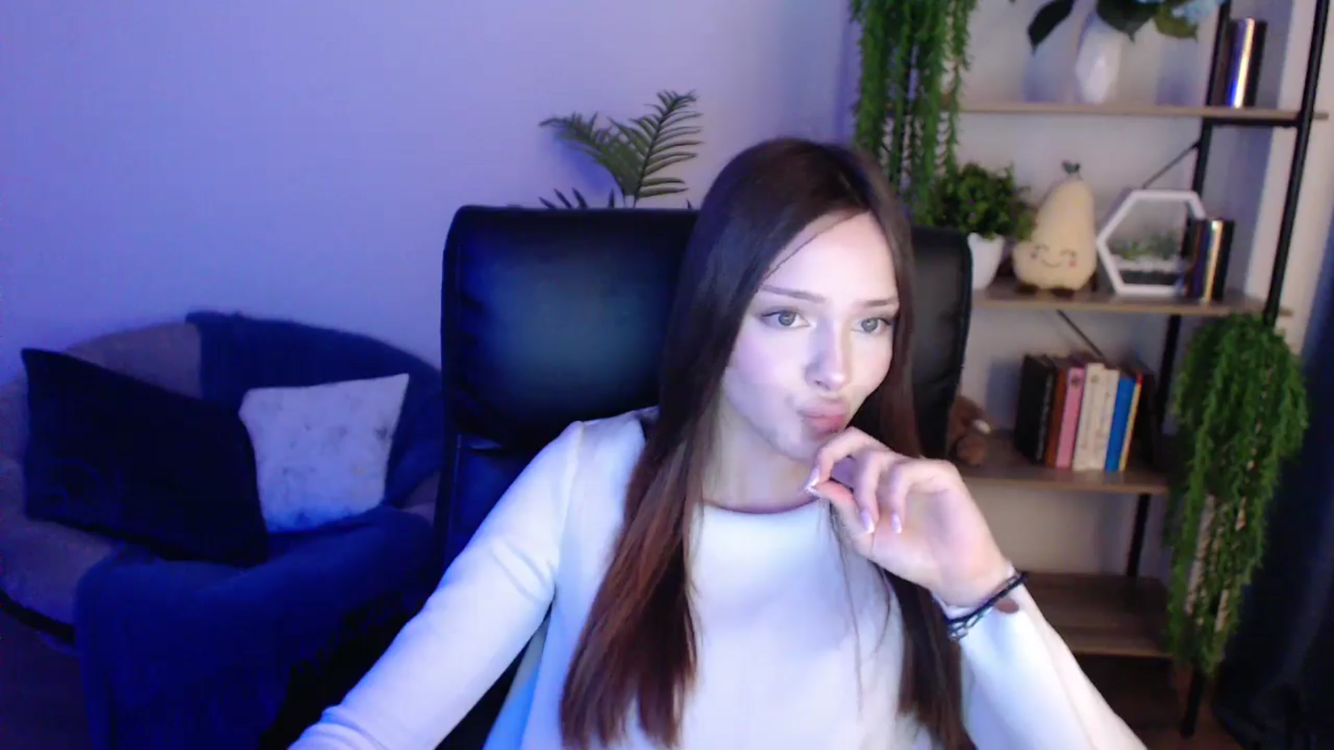 Gallery image thumbnail from KateManelli's myfreecams stream on, 02/05/2025, 12:11 image 15 of 20