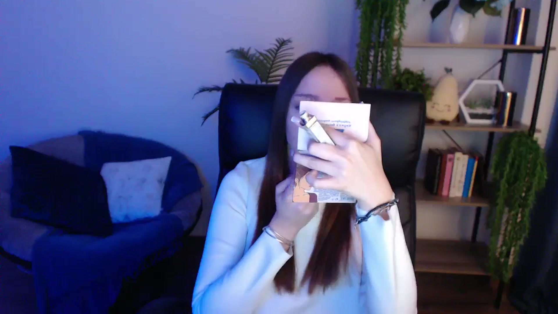 Gallery image thumbnail from KateManelli's myfreecams stream on, 02/05/2025, 14:46 image 13 of 20