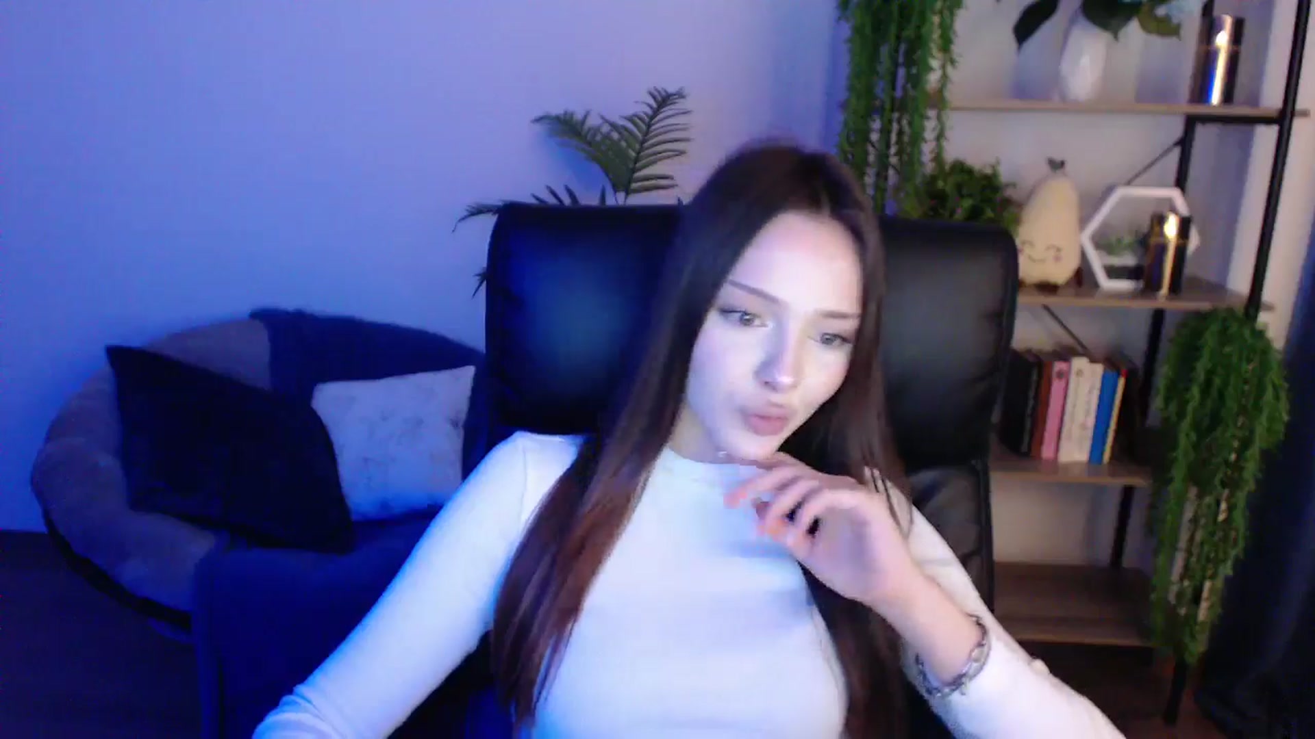 Gallery image thumbnail from KateManelli's myfreecams stream on, 02/08/2025, 11:35 image 4 of 20