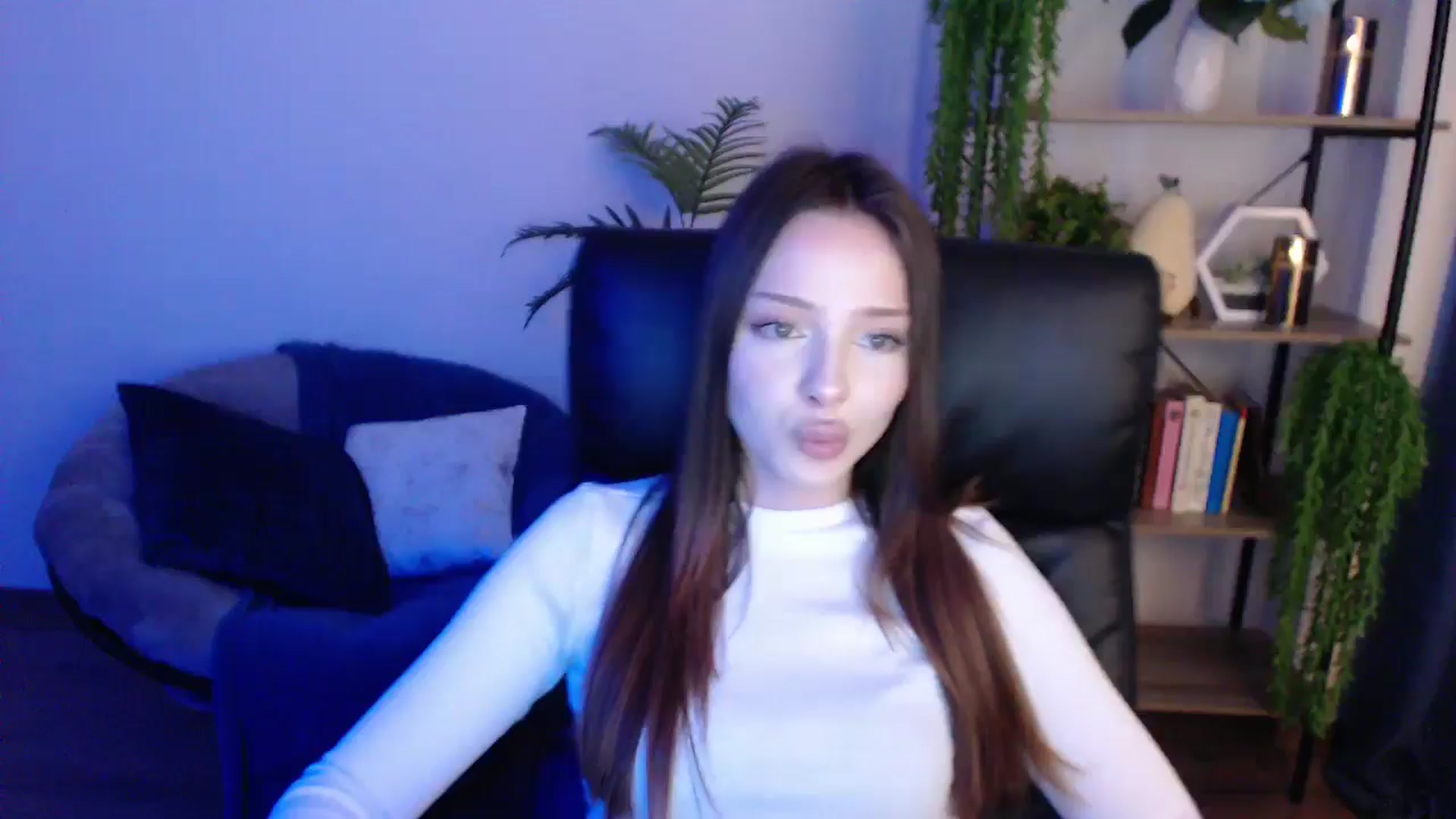 Gallery image thumbnail from KateManelli's myfreecams stream on, 02/08/2025, 11:35 image 12 of 20