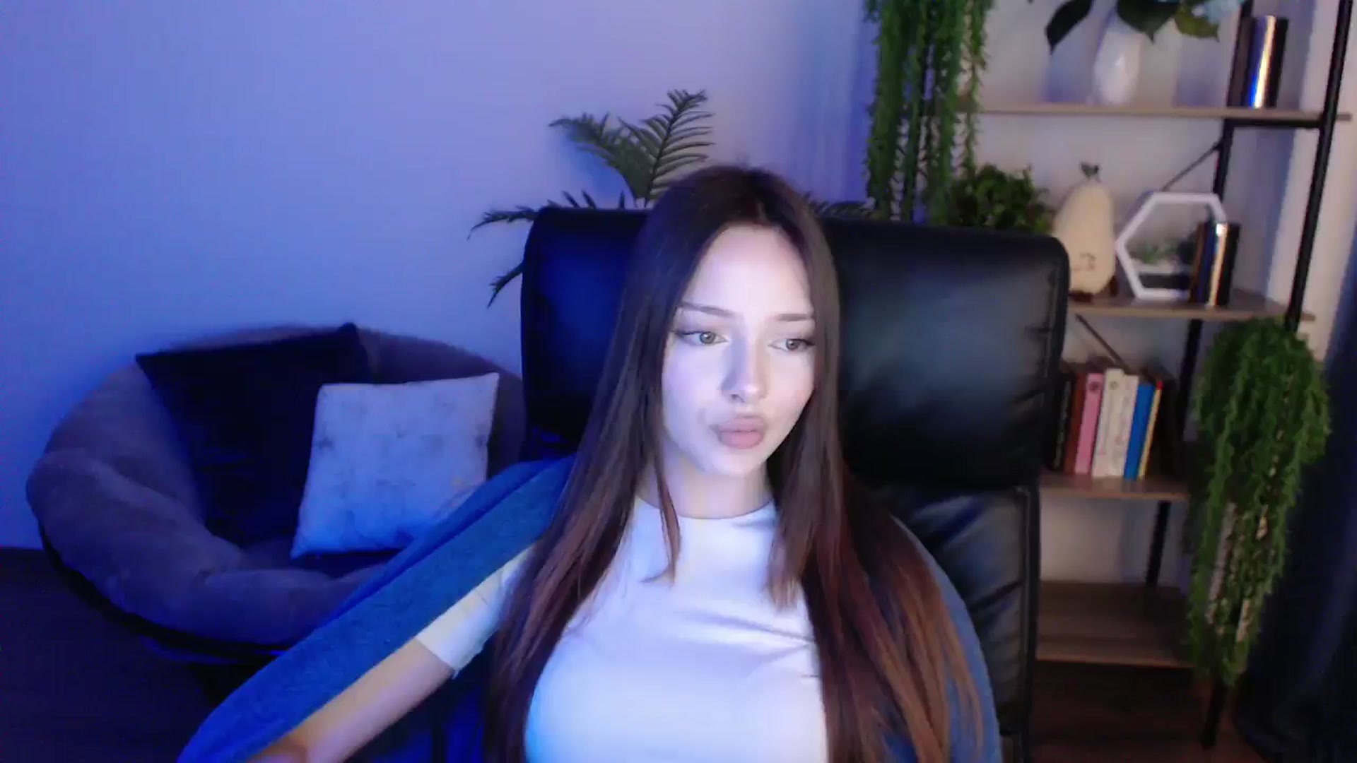 Gallery image thumbnail from KateManelli's myfreecams stream on, 02/10/2025, 11:21 image 10 of 20