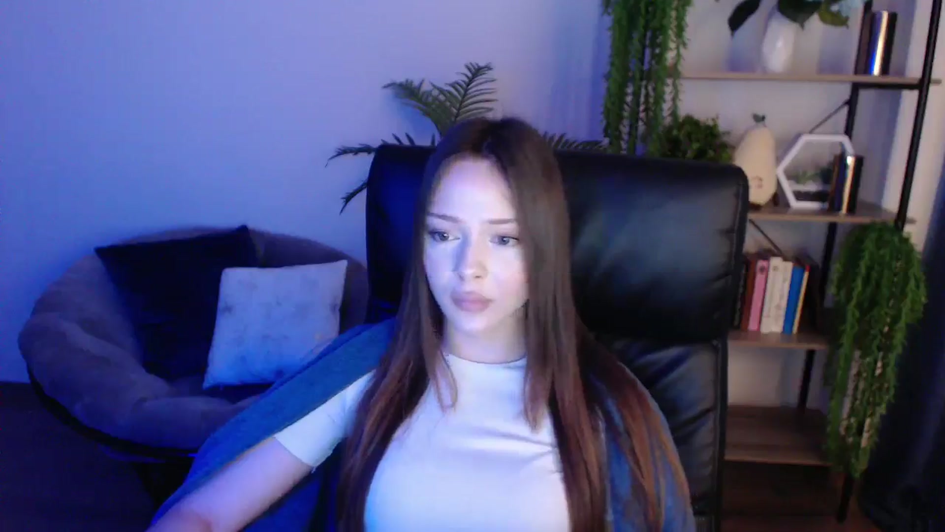 Gallery image thumbnail from KateManelli's myfreecams stream on, 02/10/2025, 11:21 image 12 of 20