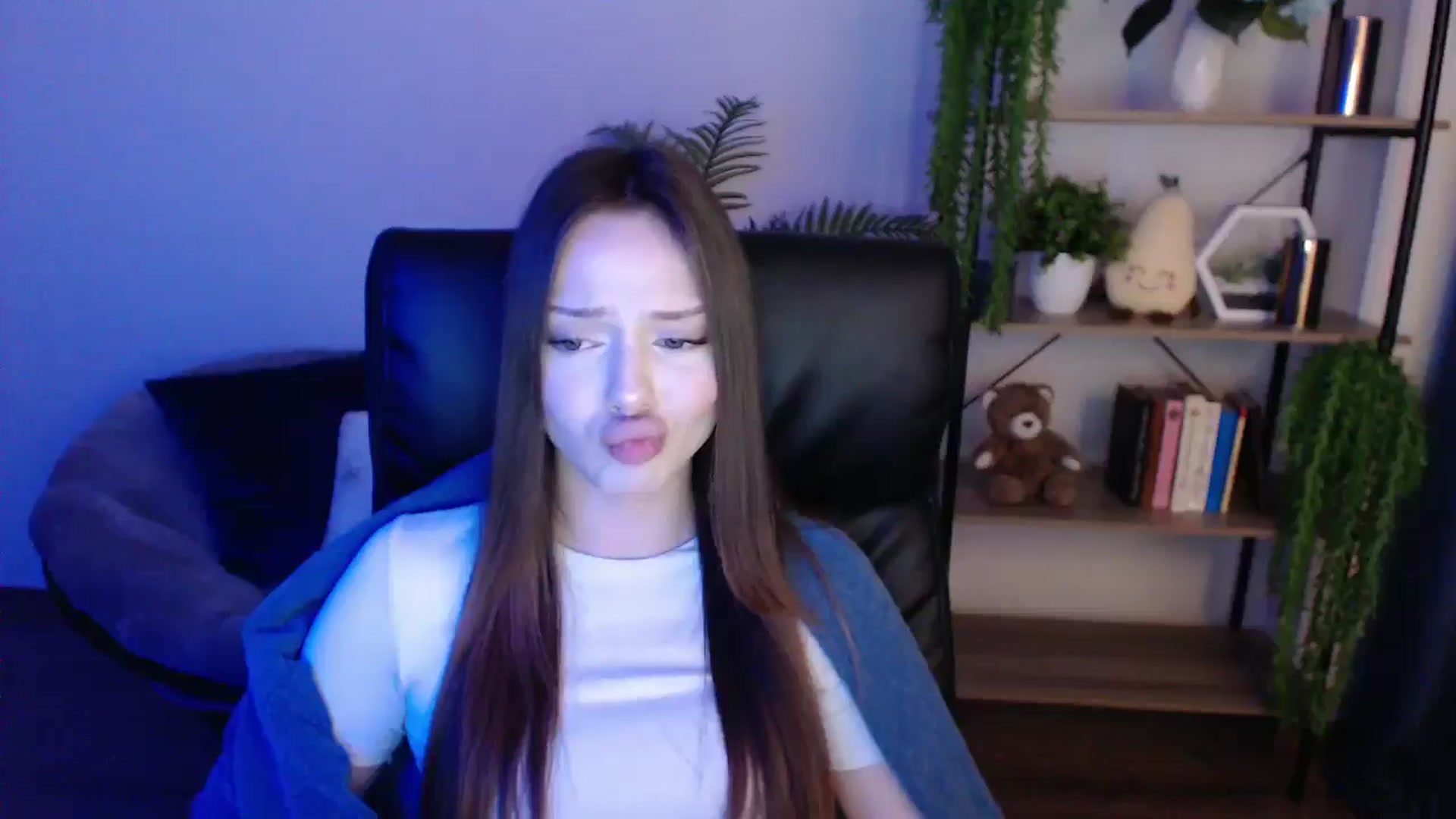 Gallery image thumbnail from KateManelli's myfreecams stream on, 02/10/2025, 12:49 image 9 of 20