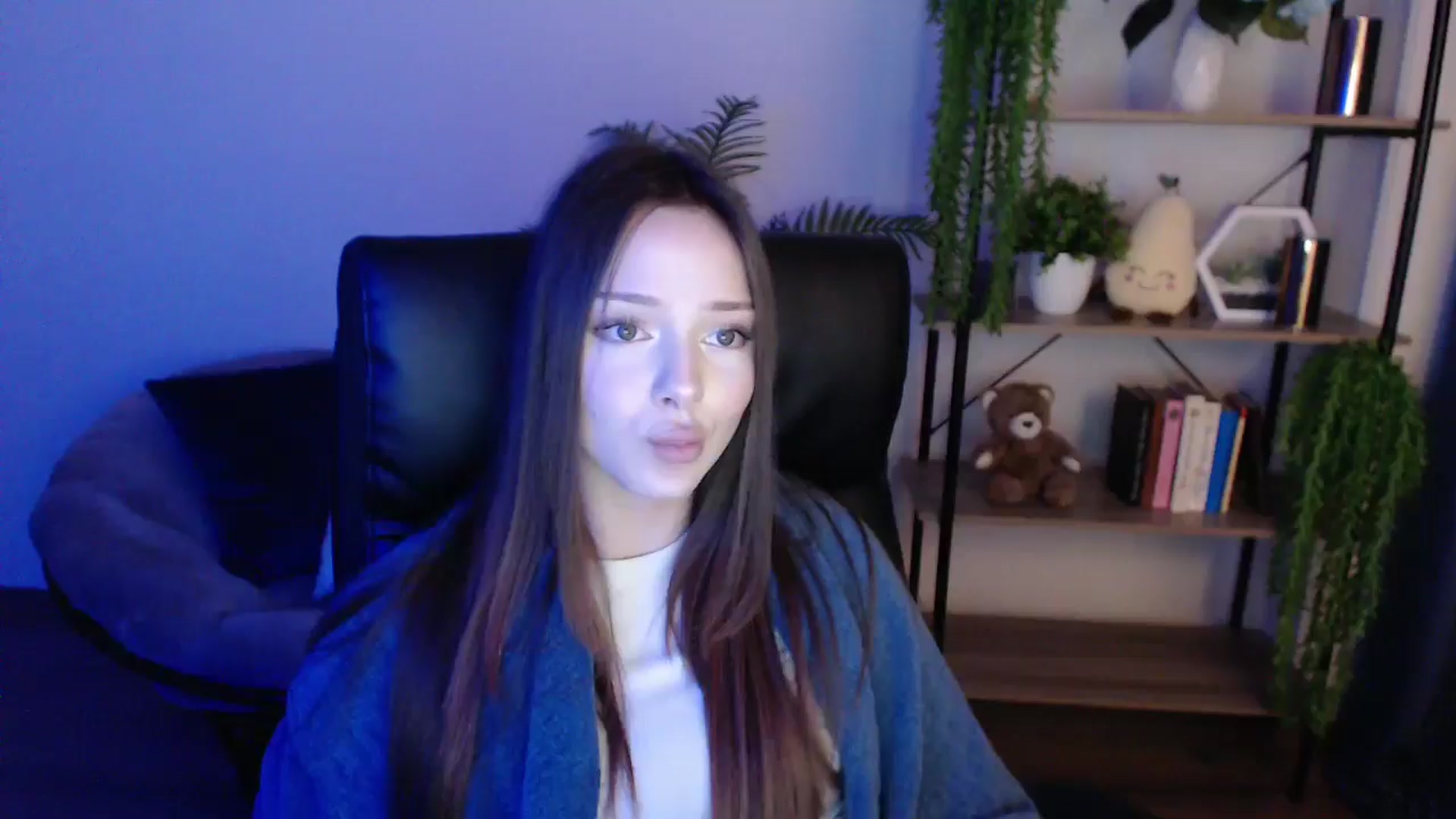 Gallery image thumbnail from KateManelli's myfreecams stream on, 02/10/2025, 14:20 image 9 of 20