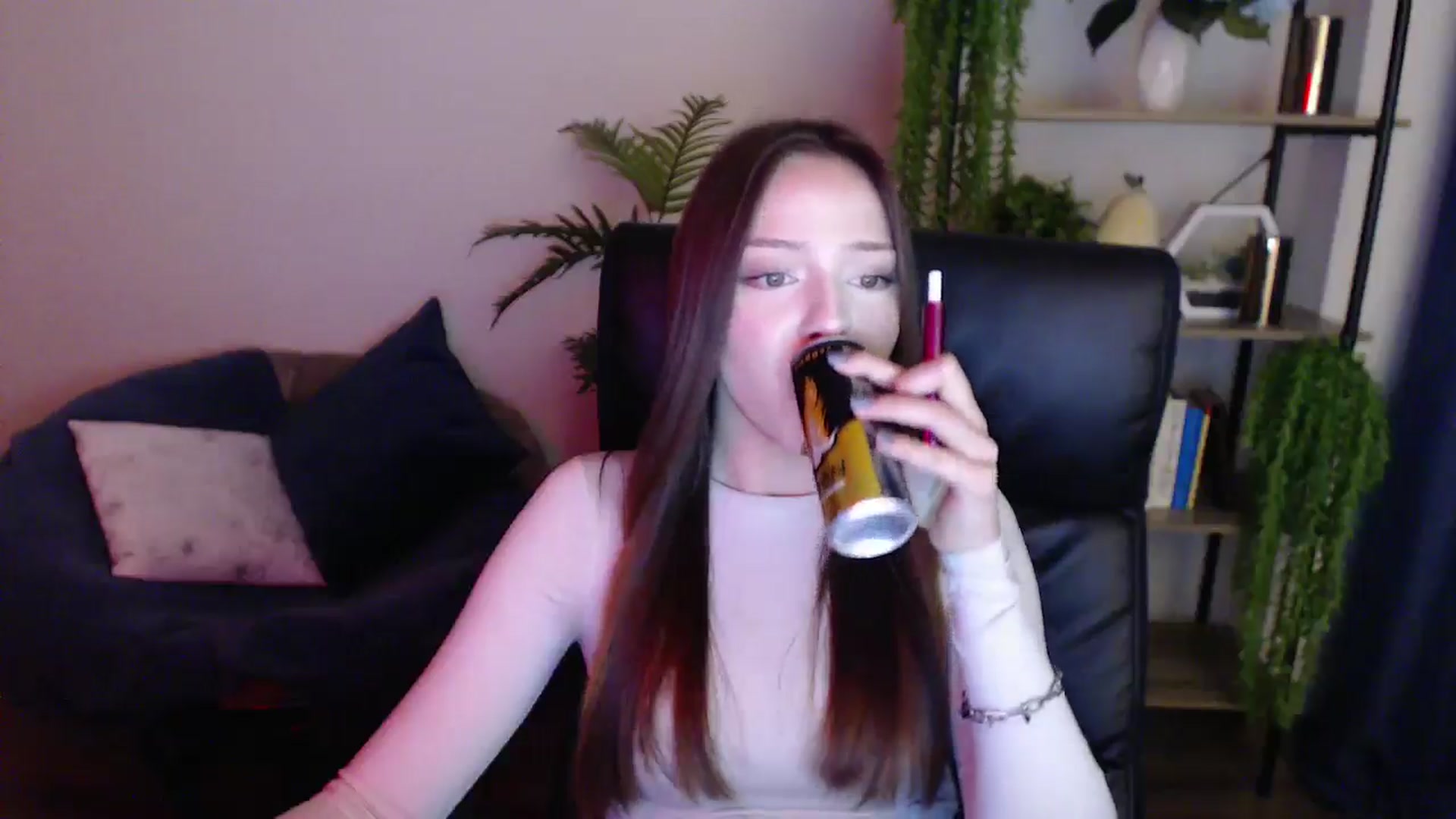 Gallery image thumbnail from KateManelli's myfreecams stream on, 02/14/2025, 12:11 image 6 of 20