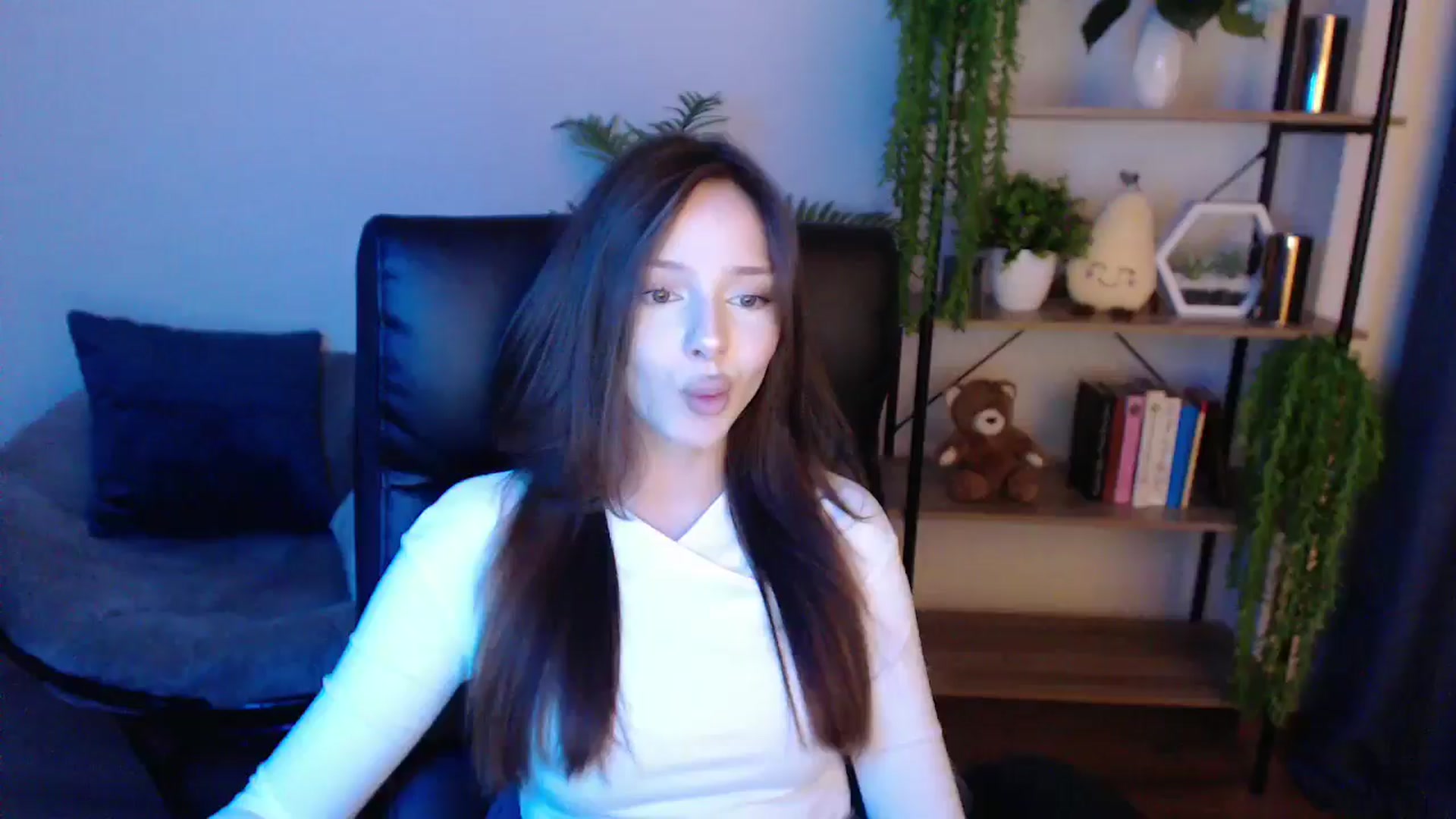Gallery image thumbnail from KateManelli's myfreecams stream on, 02/17/2025, 14:00 image 5 of 20