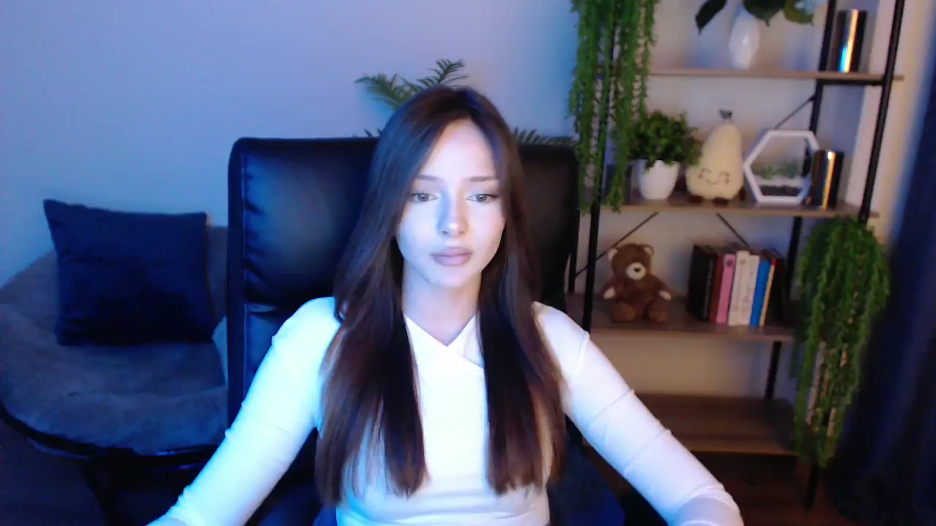 Gallery image thumbnail from KateManelli's myfreecams stream on, 02/17/2025, 14:00 image 9 of 20