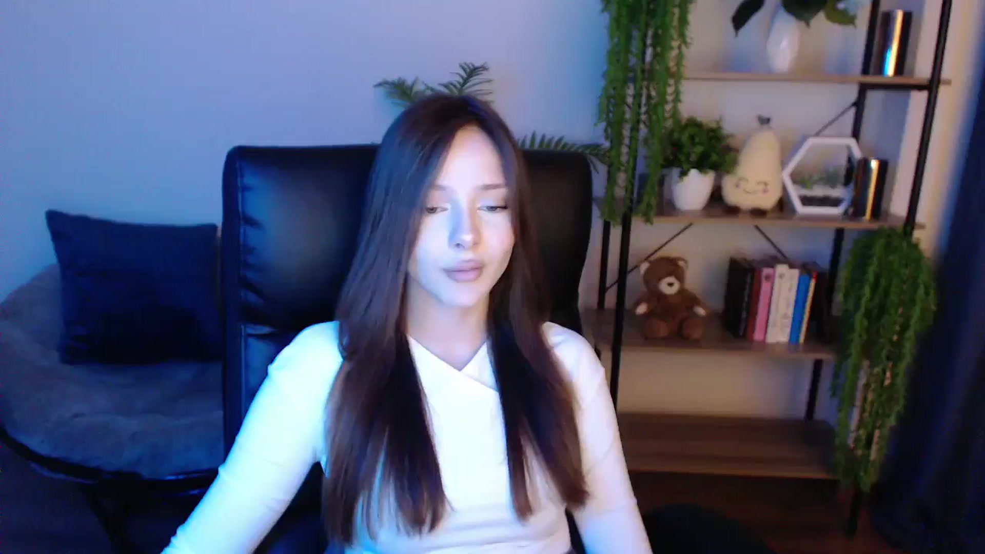 Gallery image thumbnail from KateManelli's myfreecams stream on, 02/17/2025, 14:00 image 14 of 20