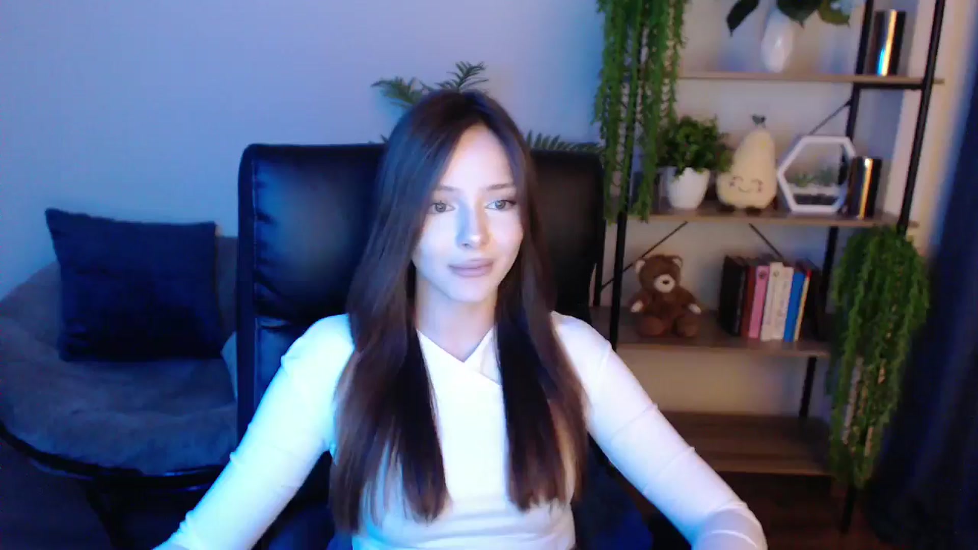 Gallery image thumbnail from KateManelli's myfreecams stream on, 02/17/2025, 14:00 image 10 of 20