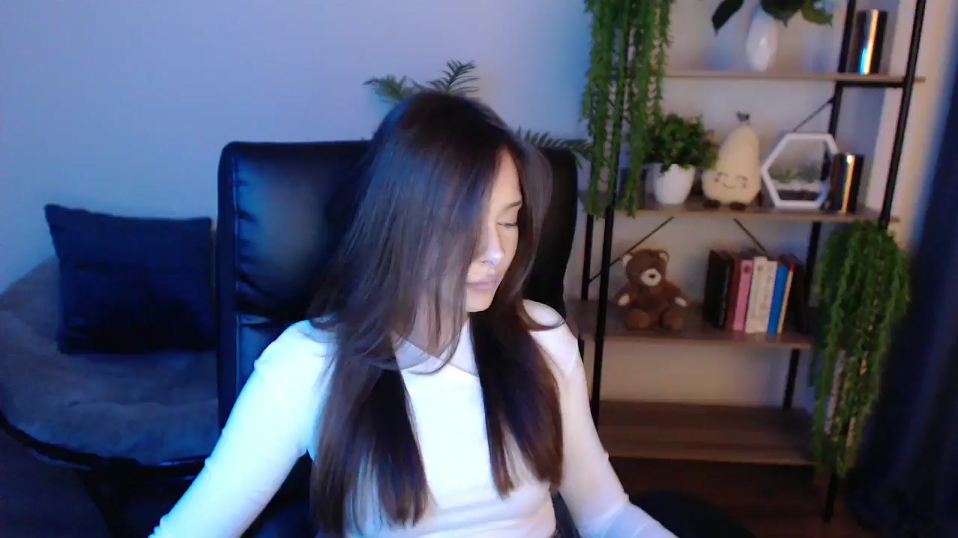 Gallery image thumbnail from KateManelli's myfreecams stream on, 02/17/2025, 14:00 image 15 of 20