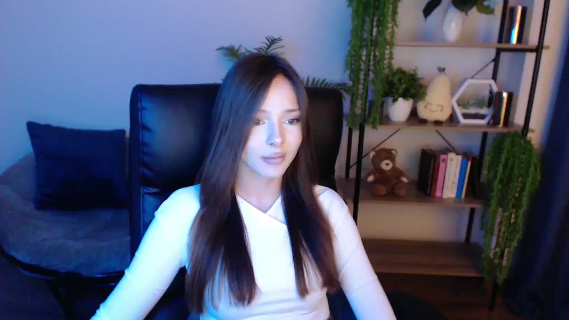 Gallery image thumbnail from KateManelli's myfreecams stream on, 02/17/2025, 14:00 image 13 of 20
