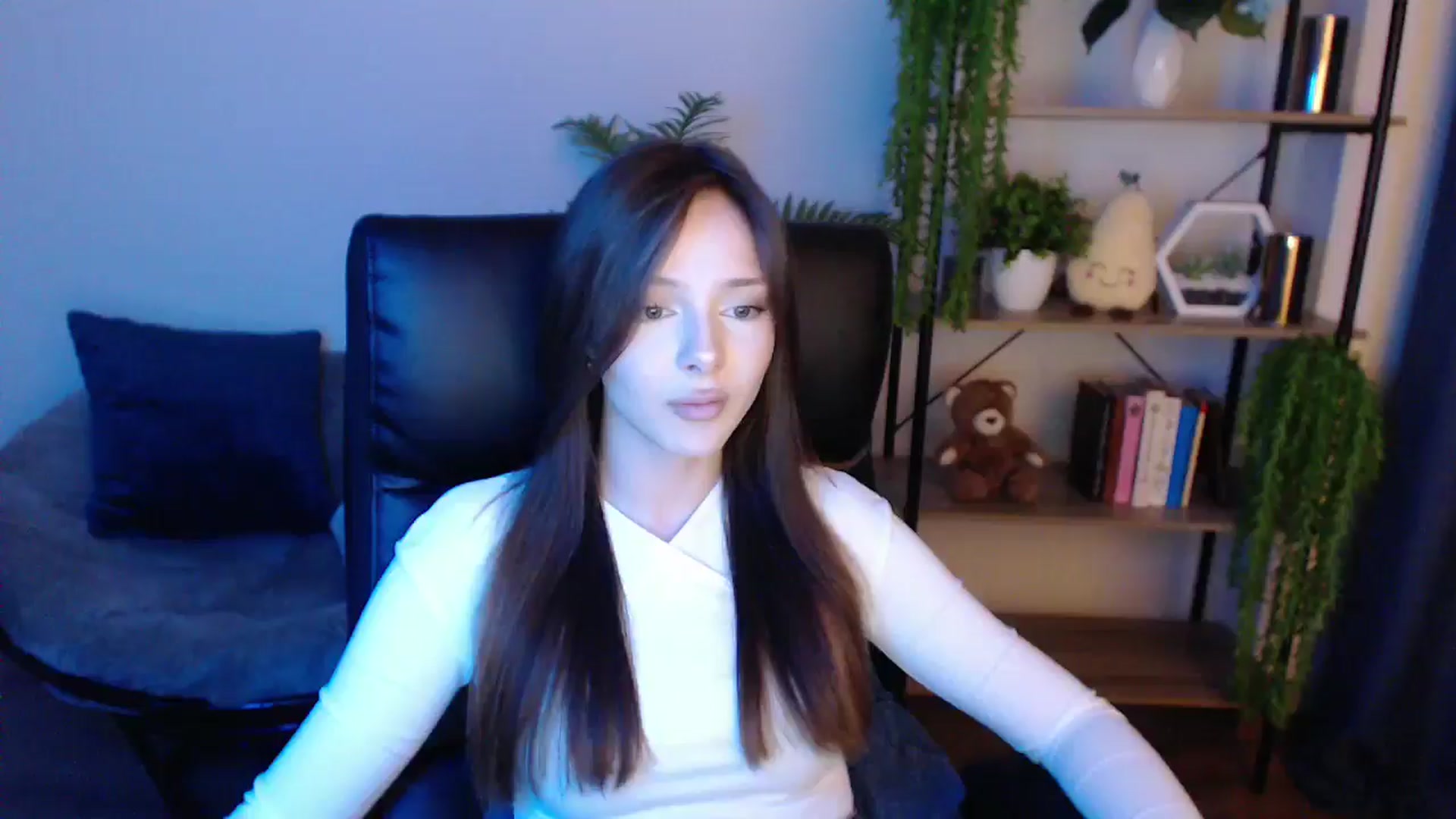 Gallery image thumbnail from KateManelli's myfreecams stream on, 02/17/2025, 14:00 image 16 of 20