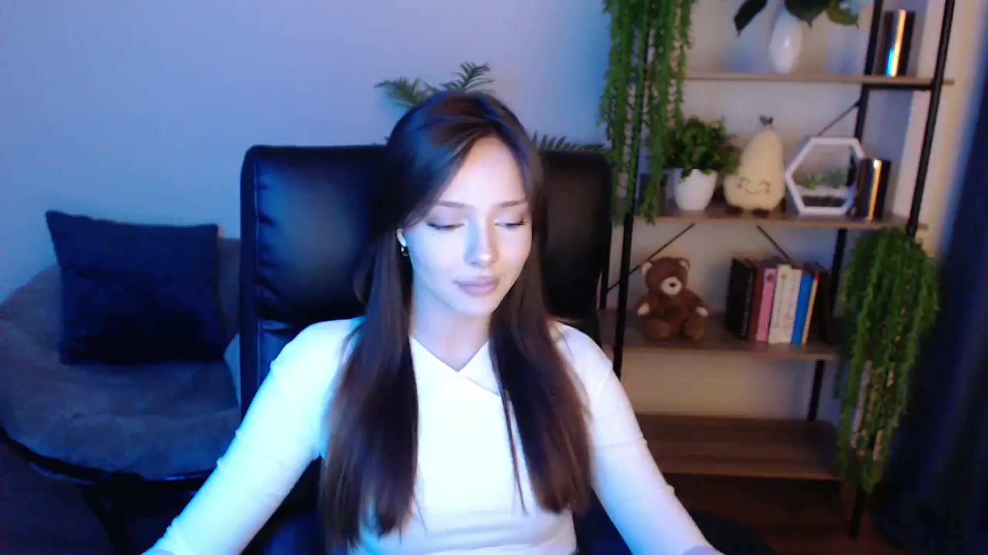 Gallery image thumbnail from KateManelli's myfreecams stream on, 02/17/2025, 14:00 image 6 of 20