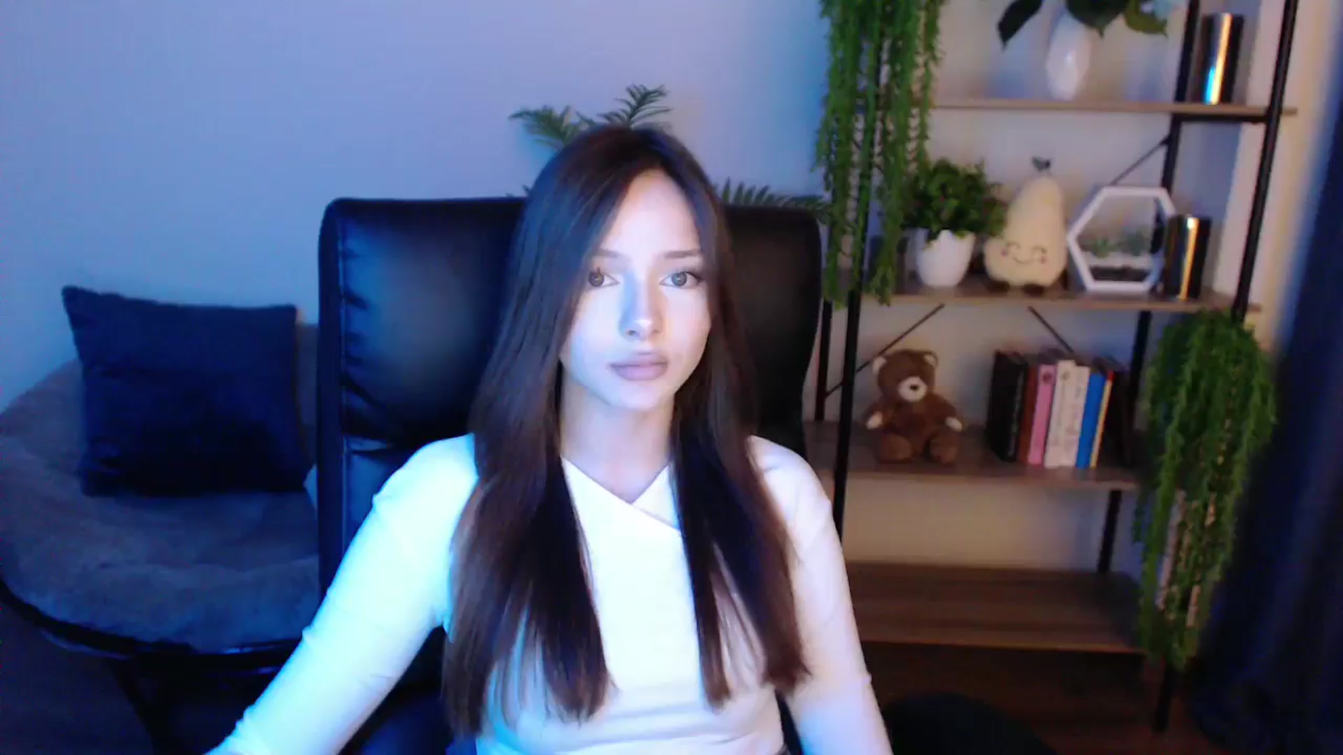Gallery image thumbnail from KateManelli's myfreecams stream on, 02/17/2025, 14:00 image 12 of 20